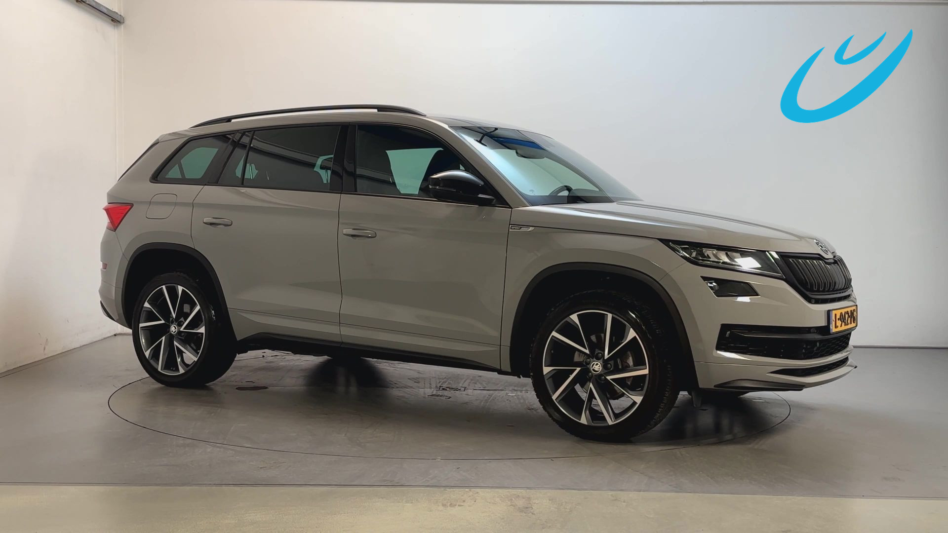 Skoda Kodiaq 1.5 TSI 150pk DSG Sportline Business 7p. Navigatie Sfeerverlichting Trekhaak Stoelverwarming Sfeerverlichting 2021 - voorkant