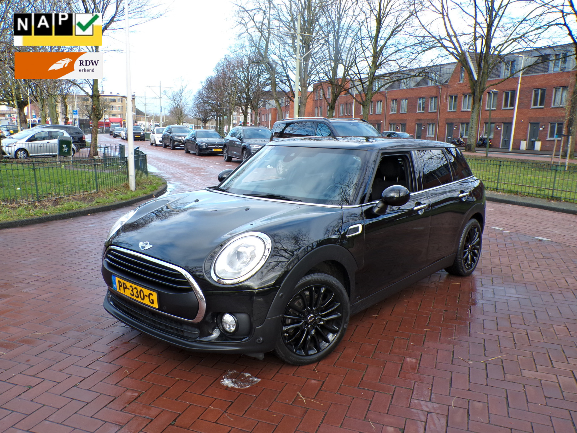 Mini Clubman One 1.5 One Chili Serious Business 2017 - voorkant