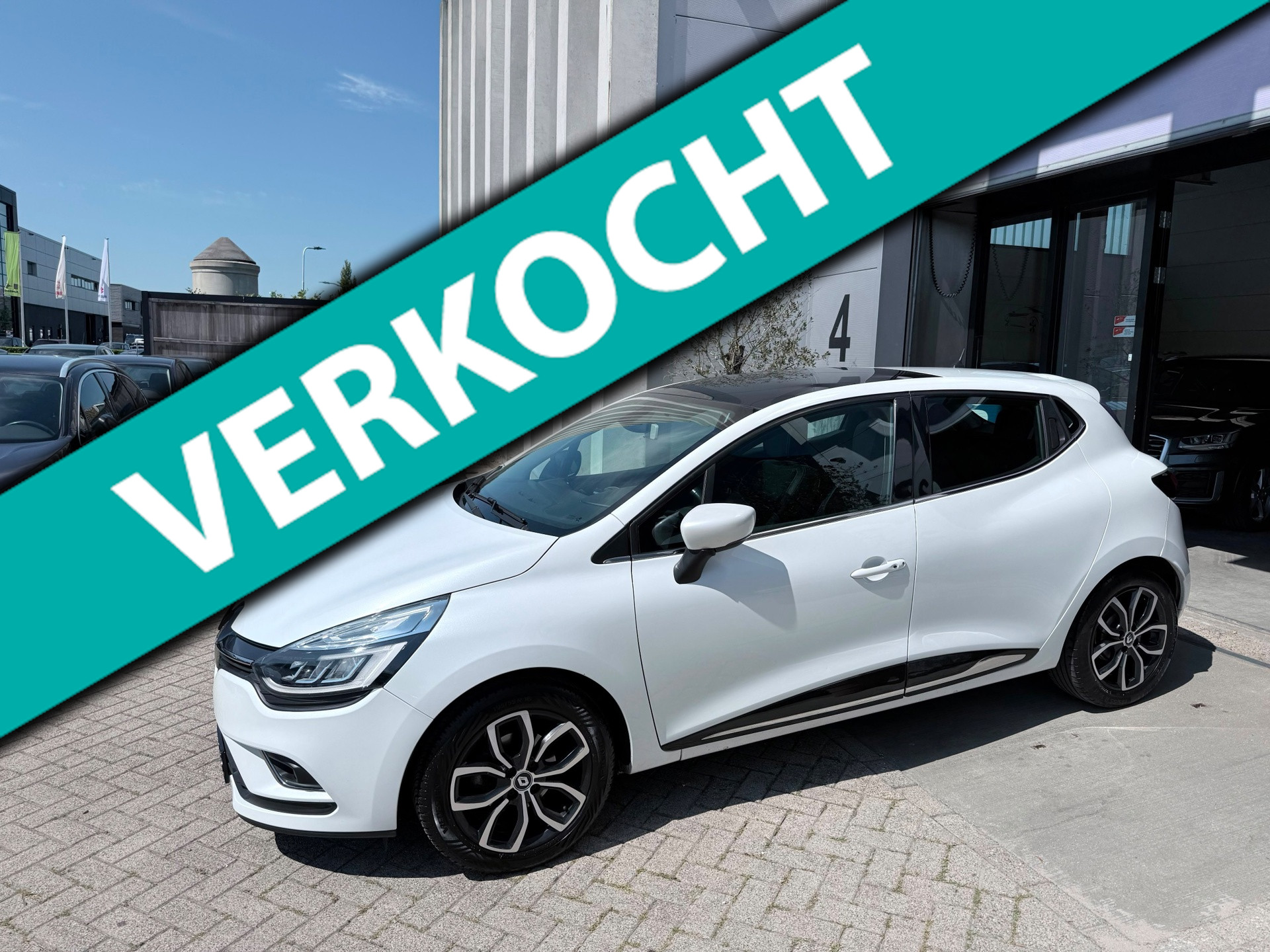 Renault Clio 0.9 TCe Bose/ Panoramadak / Led / Navi / Keyless 2018 - voorkant