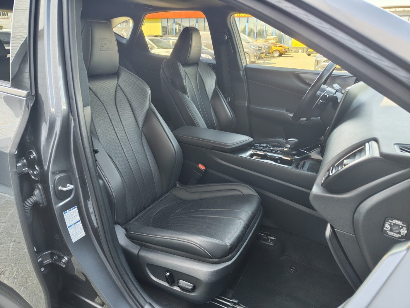 Foto van Lexus Lexus Nx450h+