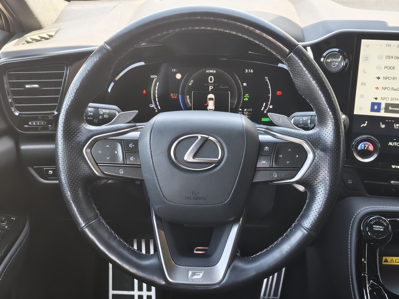 Foto van Lexus Lexus Nx450h+