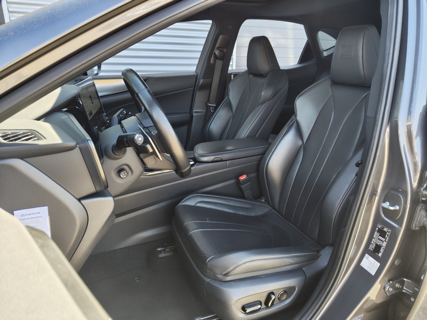 Foto van Lexus Lexus Nx450h+