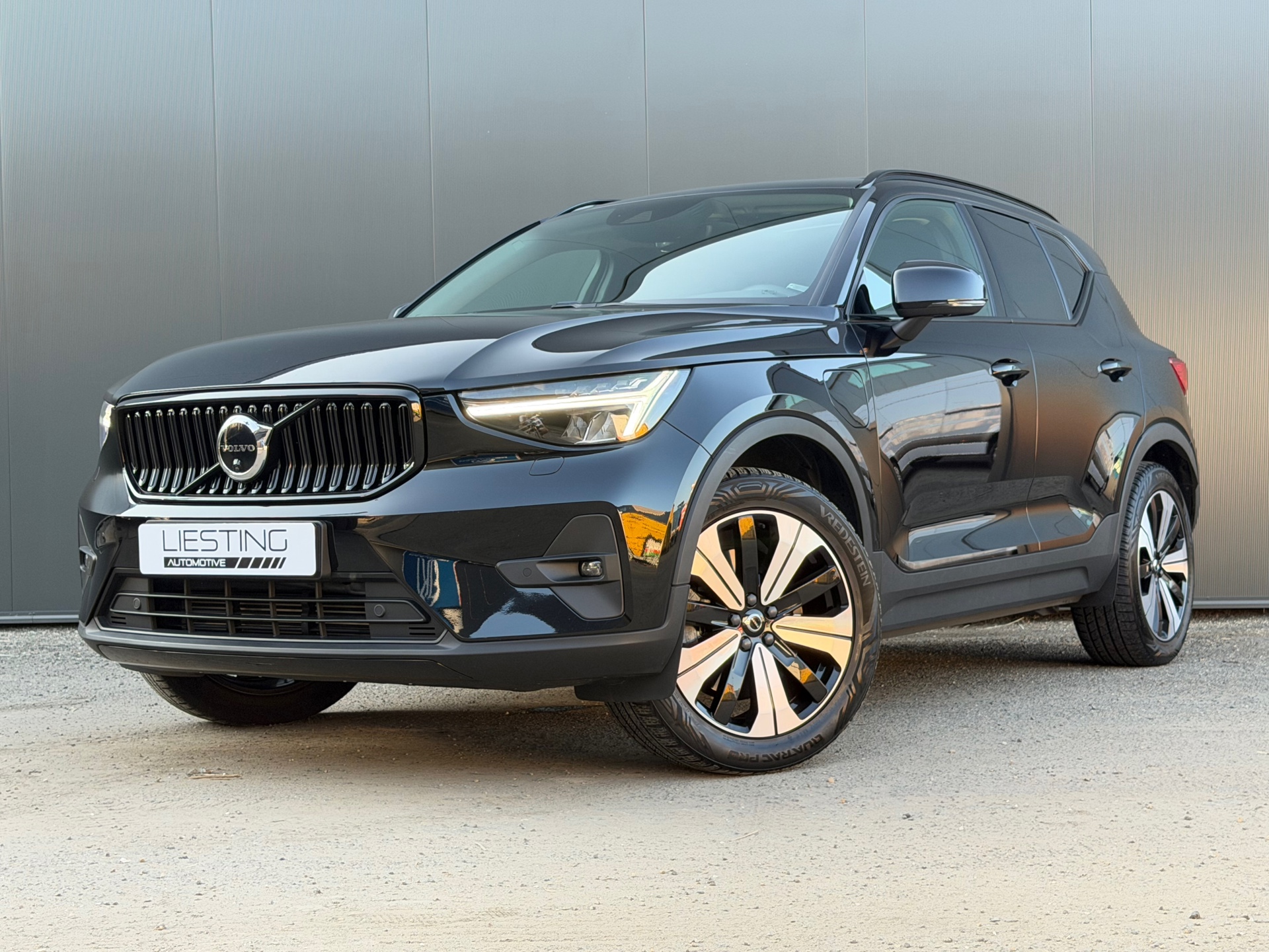 Volvo XC40 1.5 T5 Recharge Ultimate Pano Trekhaak 360 Memory 2023 - voorkant
