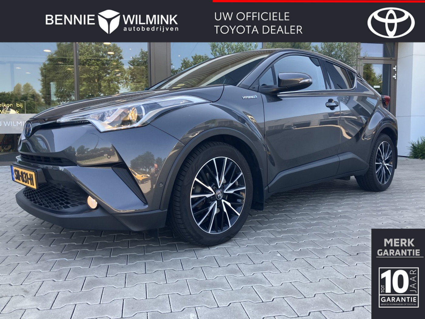 Toyota Toyota C-hr 1.8 Hybrid Bi-Tone | Trekhaak | All Season | Navi 2017 - voorkant