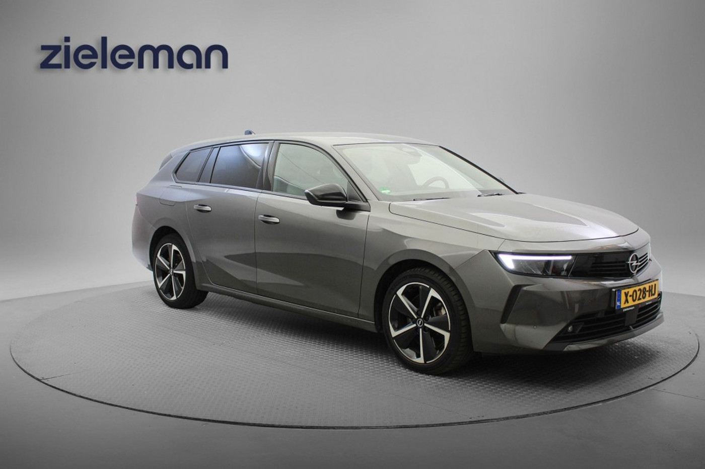 Opel Astra Sports Tourer Sports Tourer 1.6 Hybrid Business Edition - Carplay, Camera, Stuur/Stoelverw. 2023 - voorkant