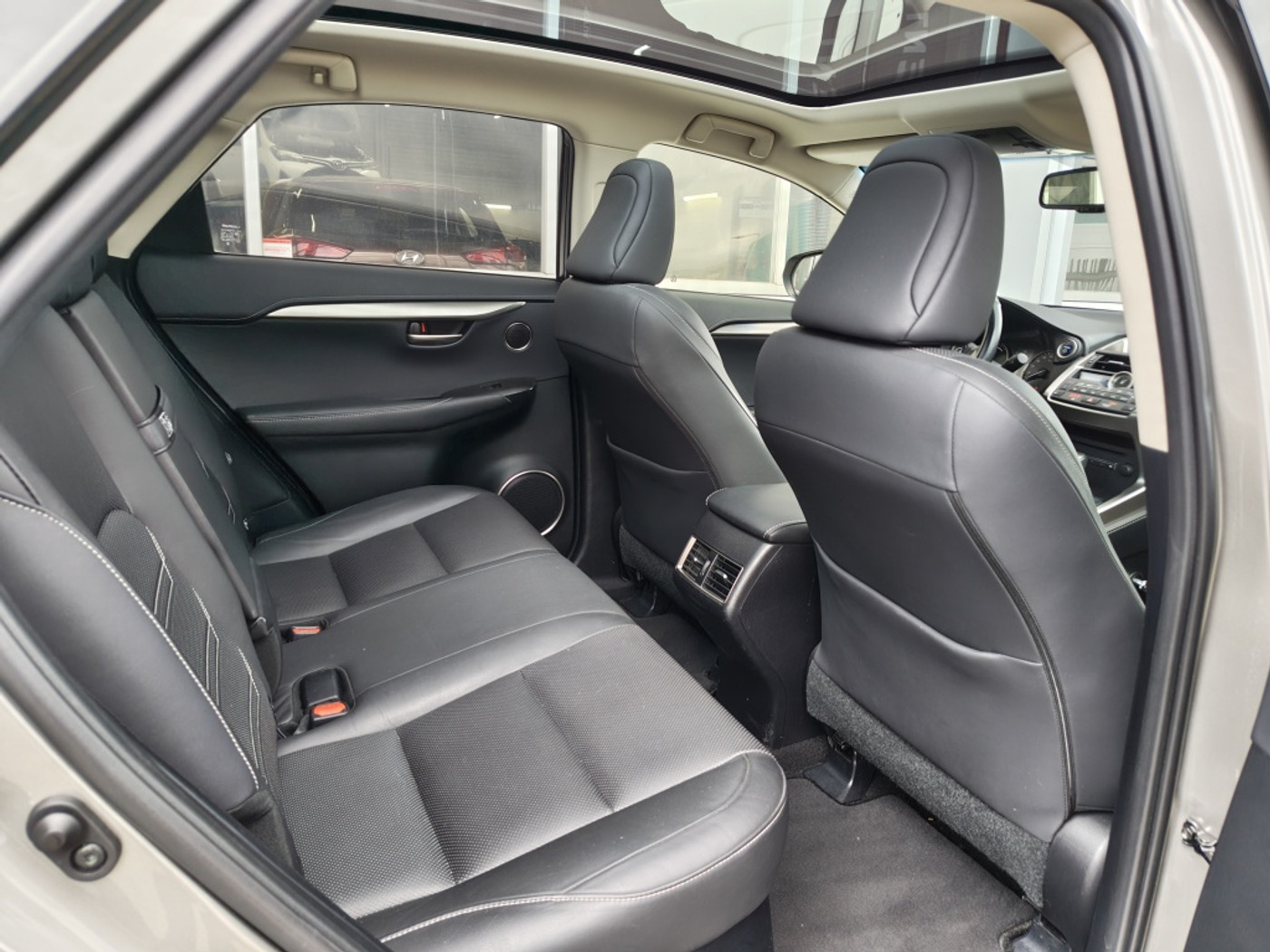 Foto van Lexus Lexus Nx300h