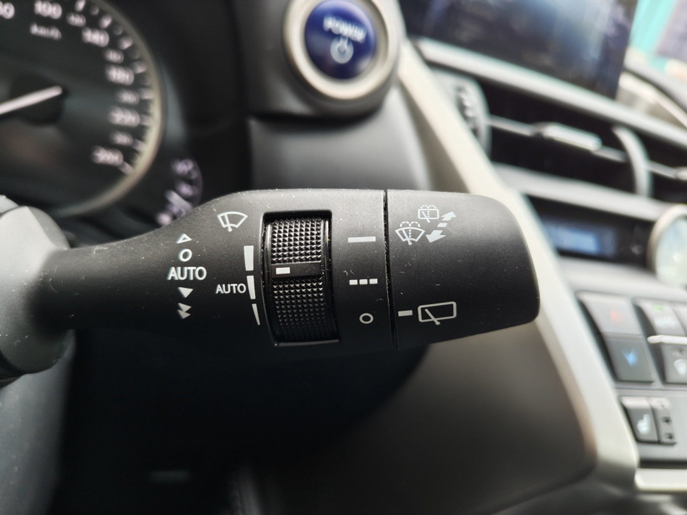 Foto van Lexus Lexus Nx300h