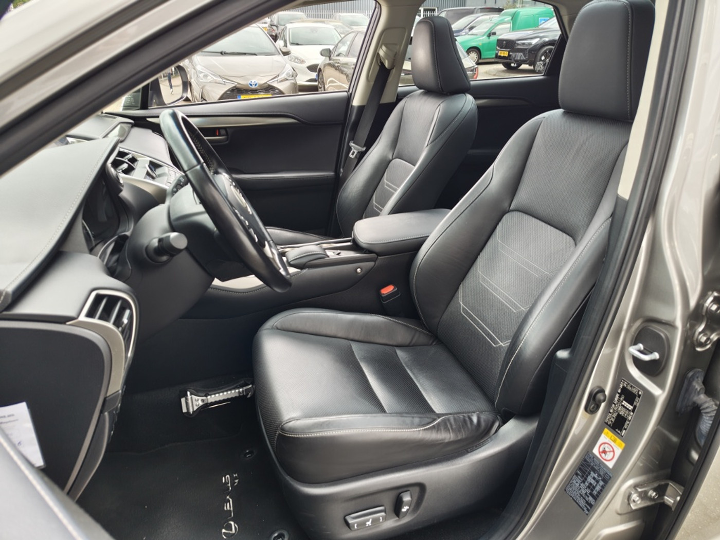Foto van Lexus Lexus Nx300h