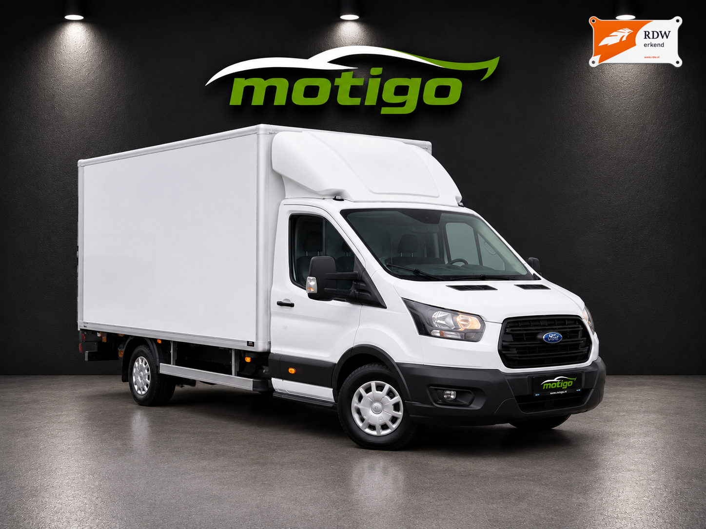 Ford Transit 2.0 TDCI 130pk Bakwagen EURO 6 met laadbak+klep 2017 - voorkant