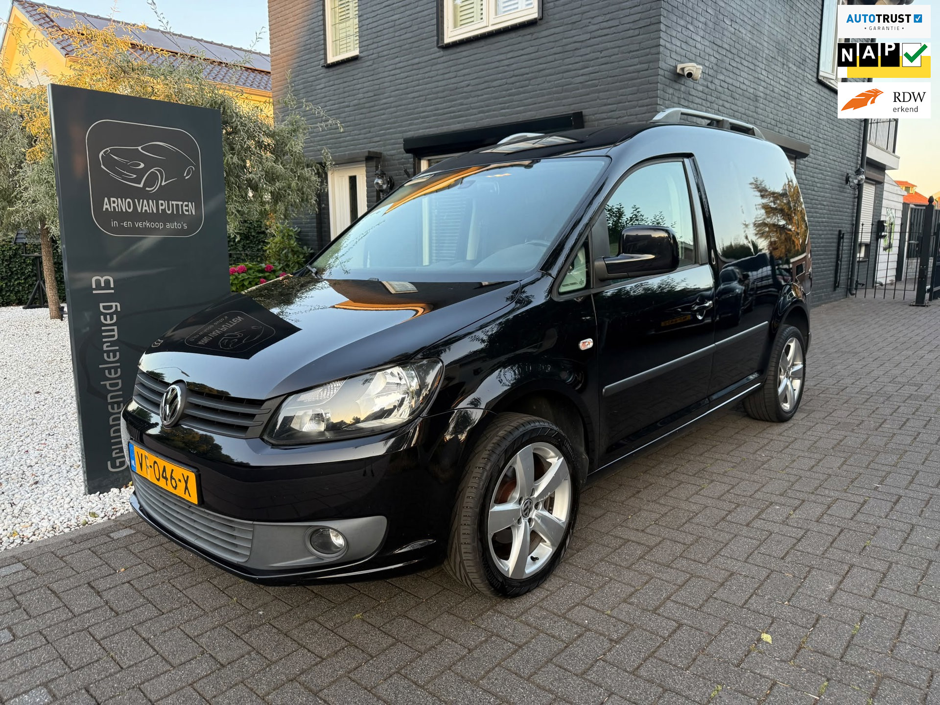 Volkswagen Caddy 1.6 TDI /Airco /Cruise /Navigatie /Trekhaak 2013 - voorkant