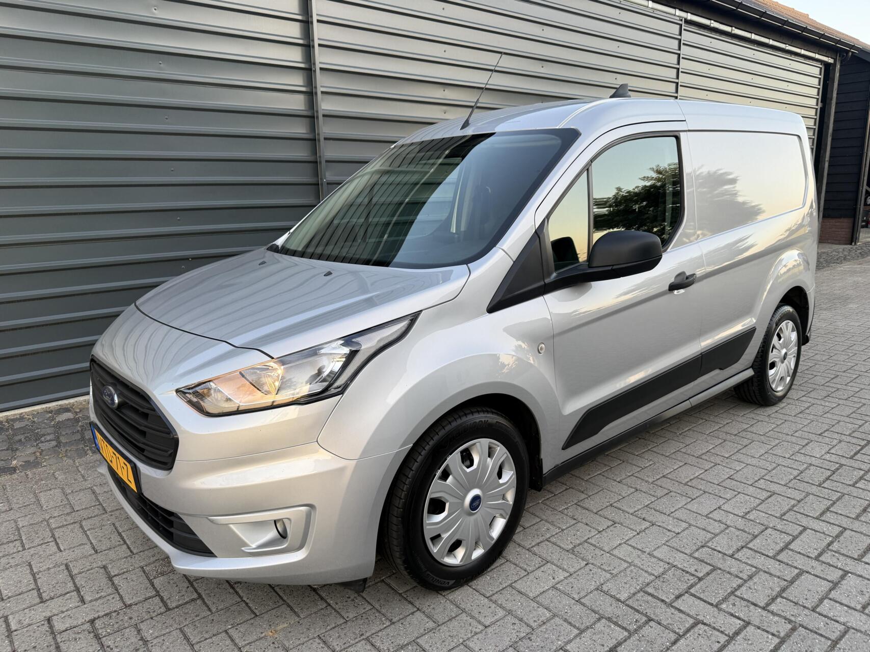 Ford Transit Connect 1.0 Benz, Airco Camera Navi Dealer onderhouden 2023 - voorkant