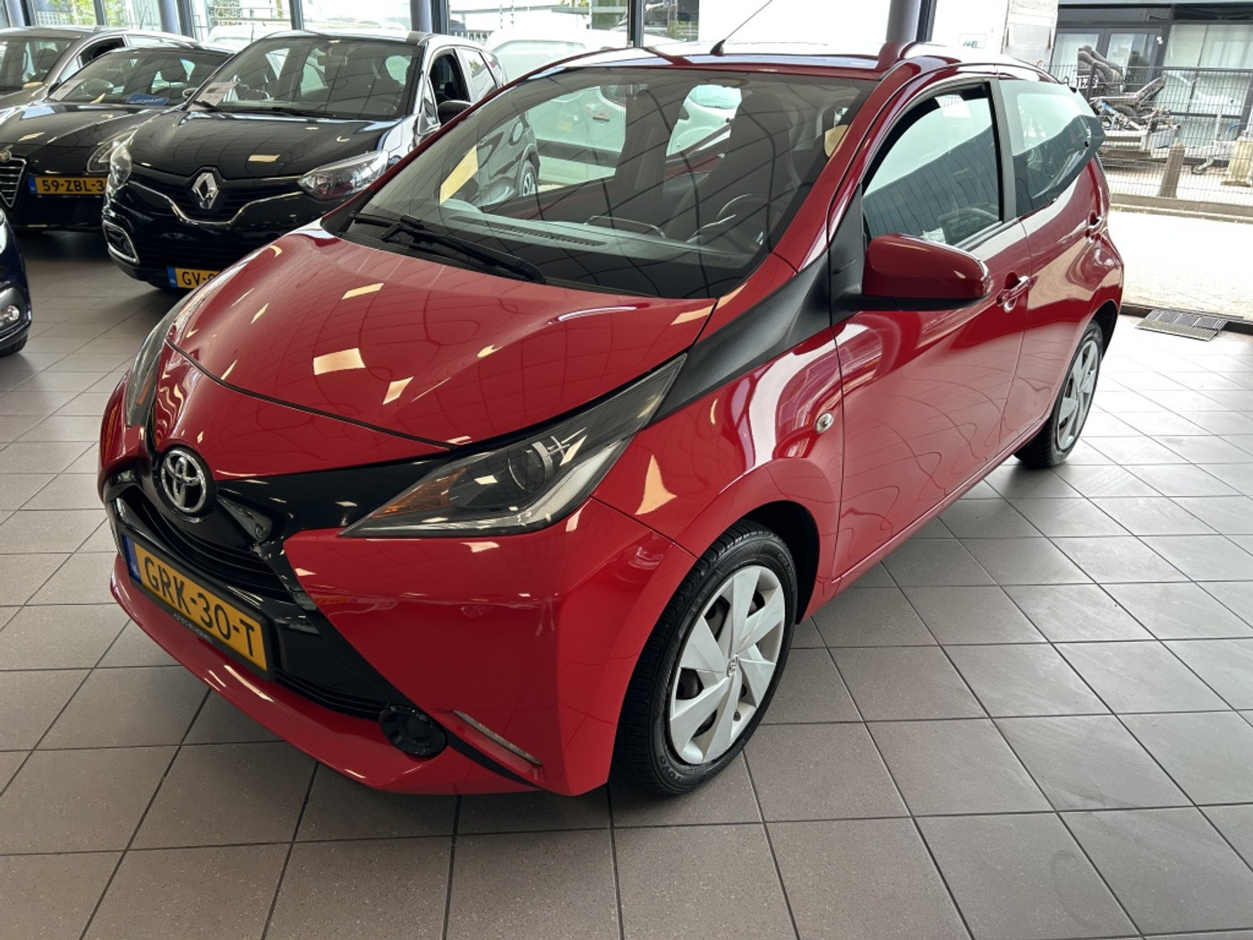 Toyota Toyota Aygo 1.0 VVT-i x AIRCO NW APK 75 DKM BJ 2016 !!! 2016 - voorkant