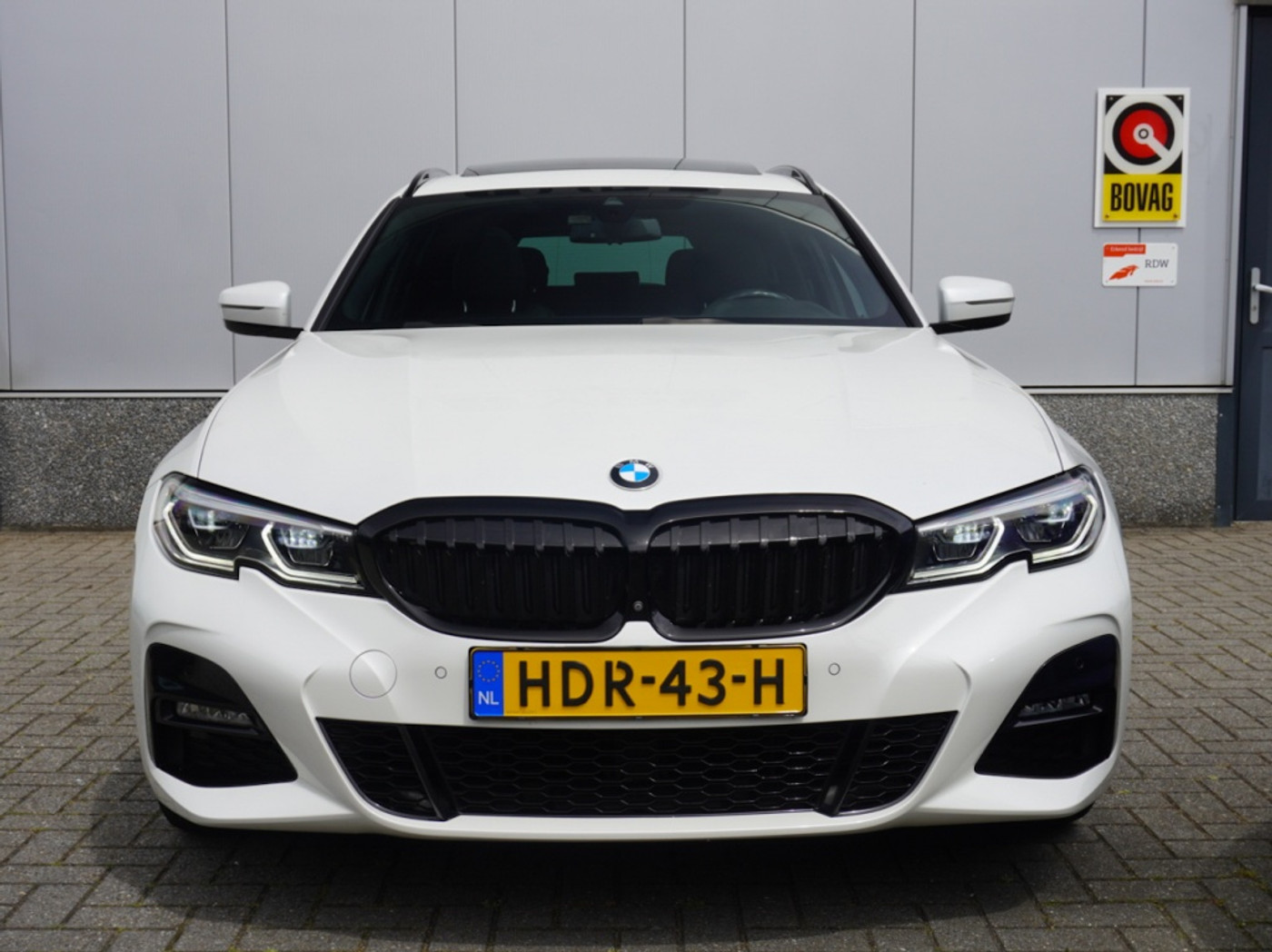 Foto van BMW 330e xDrive