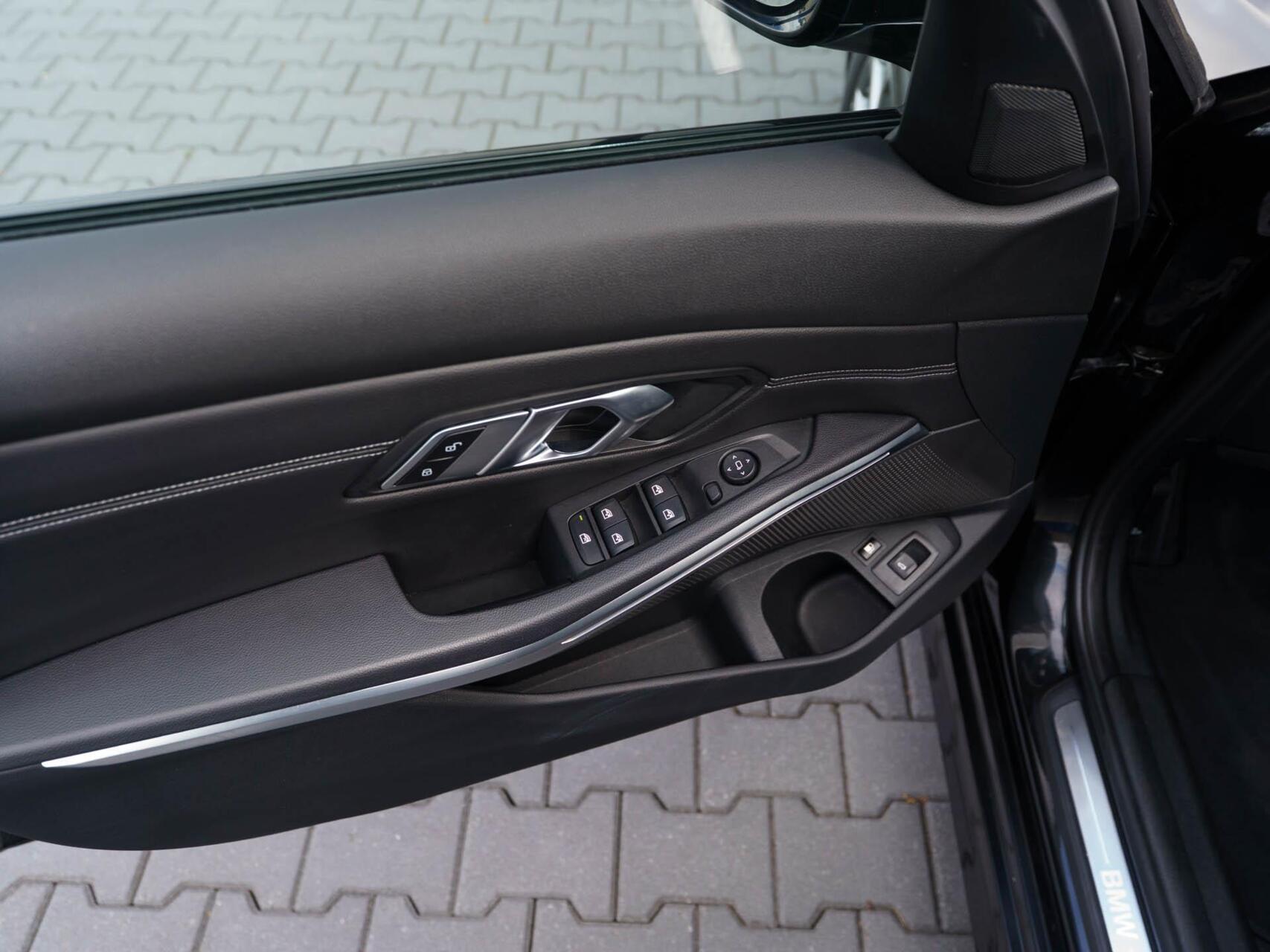 Foto van BMW 330e