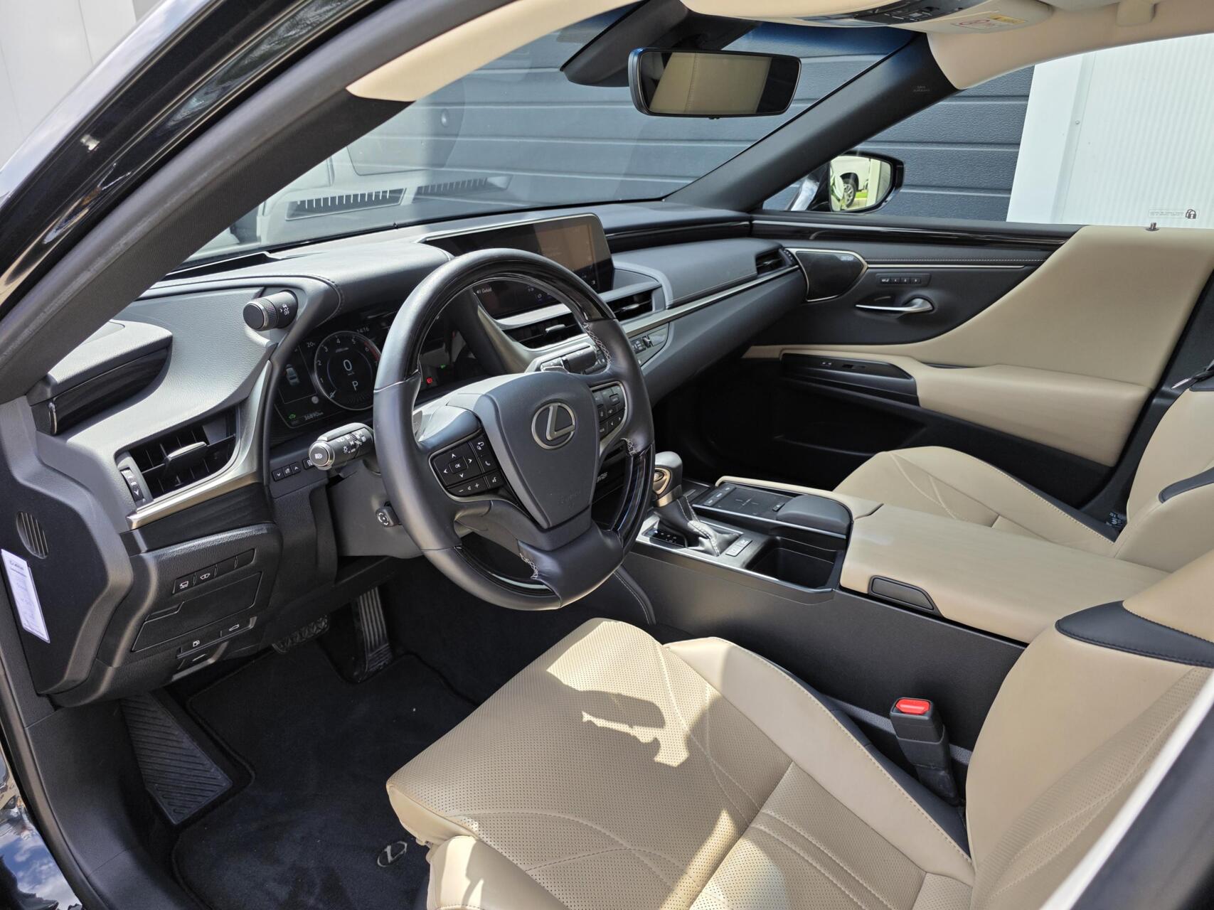 Foto van Lexus Lexus Es300h