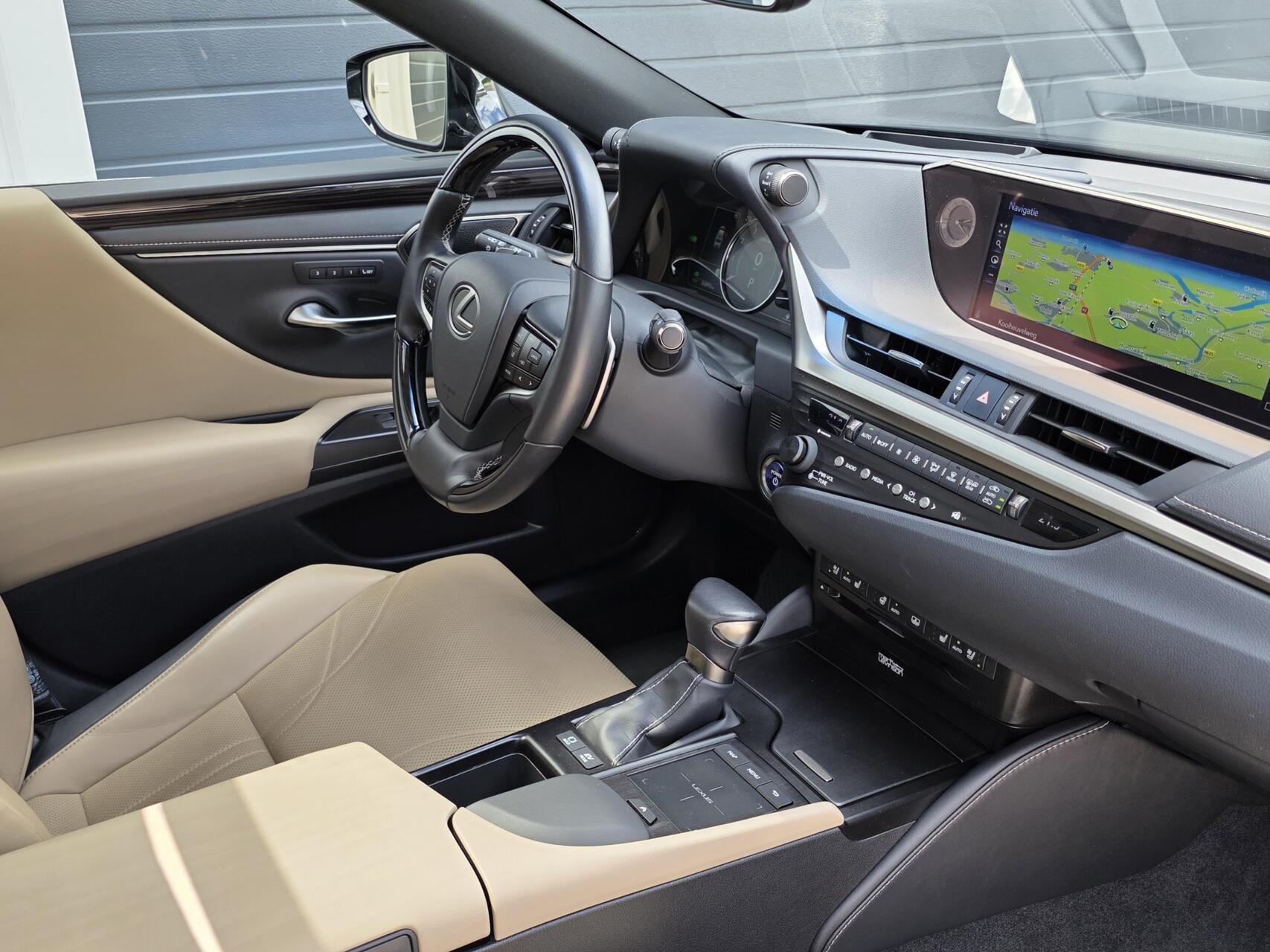 Foto van Lexus Lexus Es300h