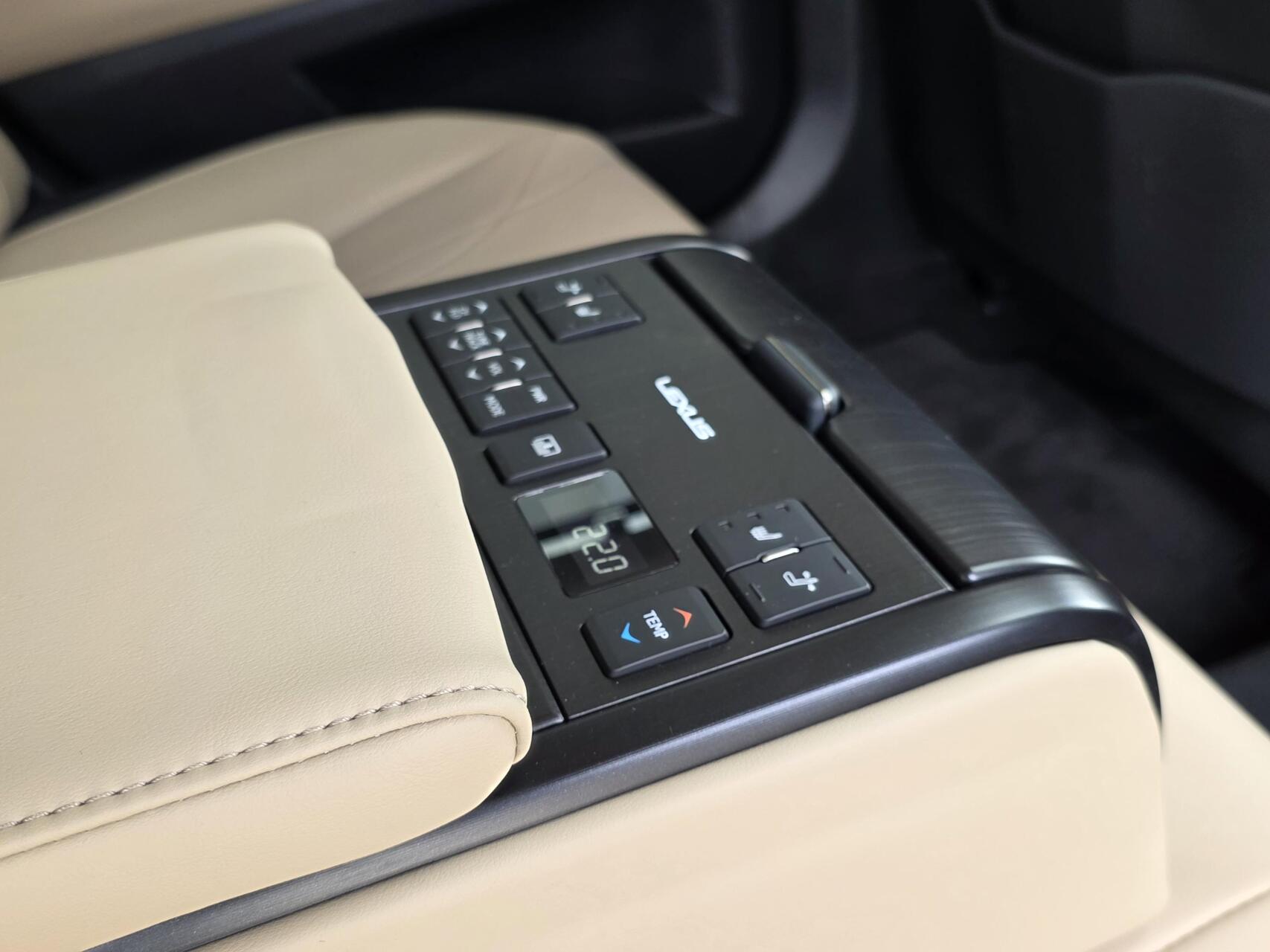 Foto van Lexus Lexus Es300h
