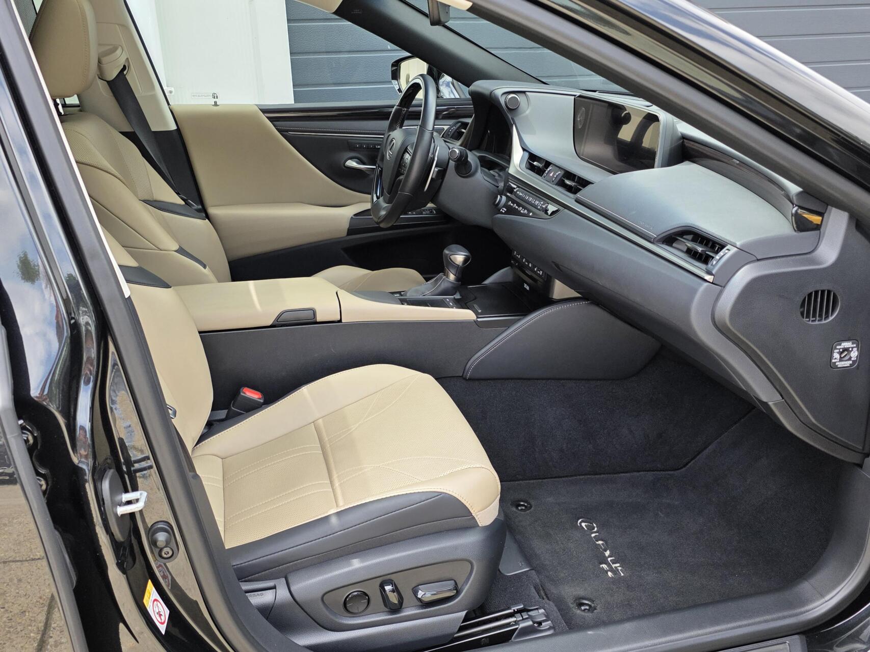 Foto van Lexus Lexus Es300h