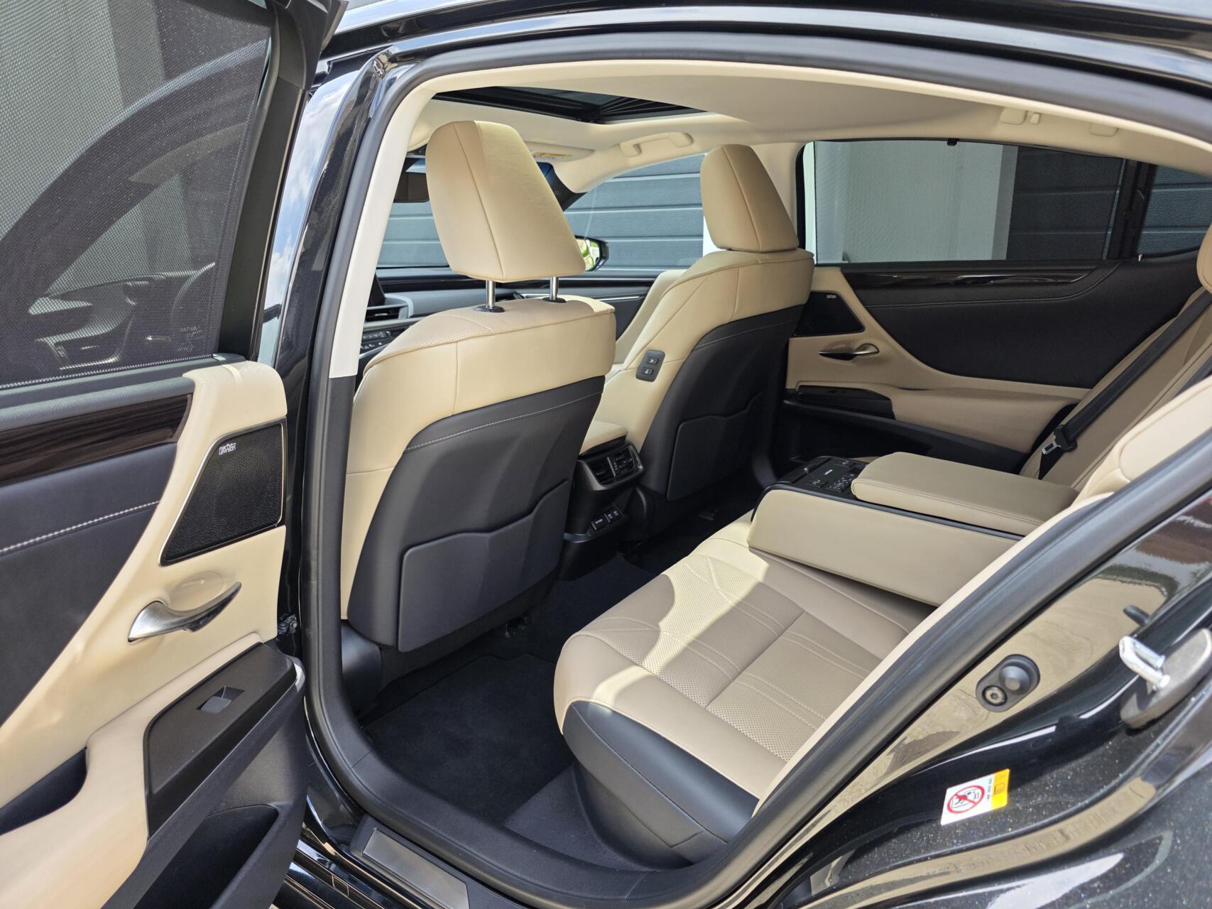 Foto van Lexus Lexus Es300h