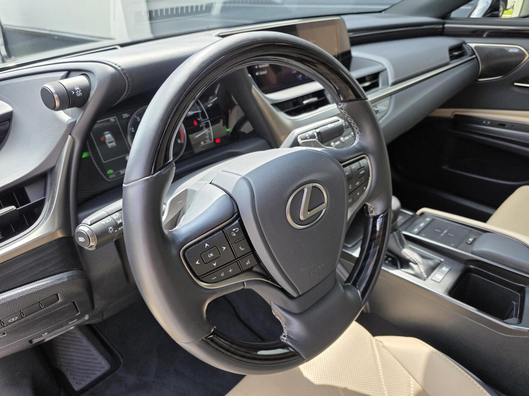 Foto van Lexus Lexus Es300h
