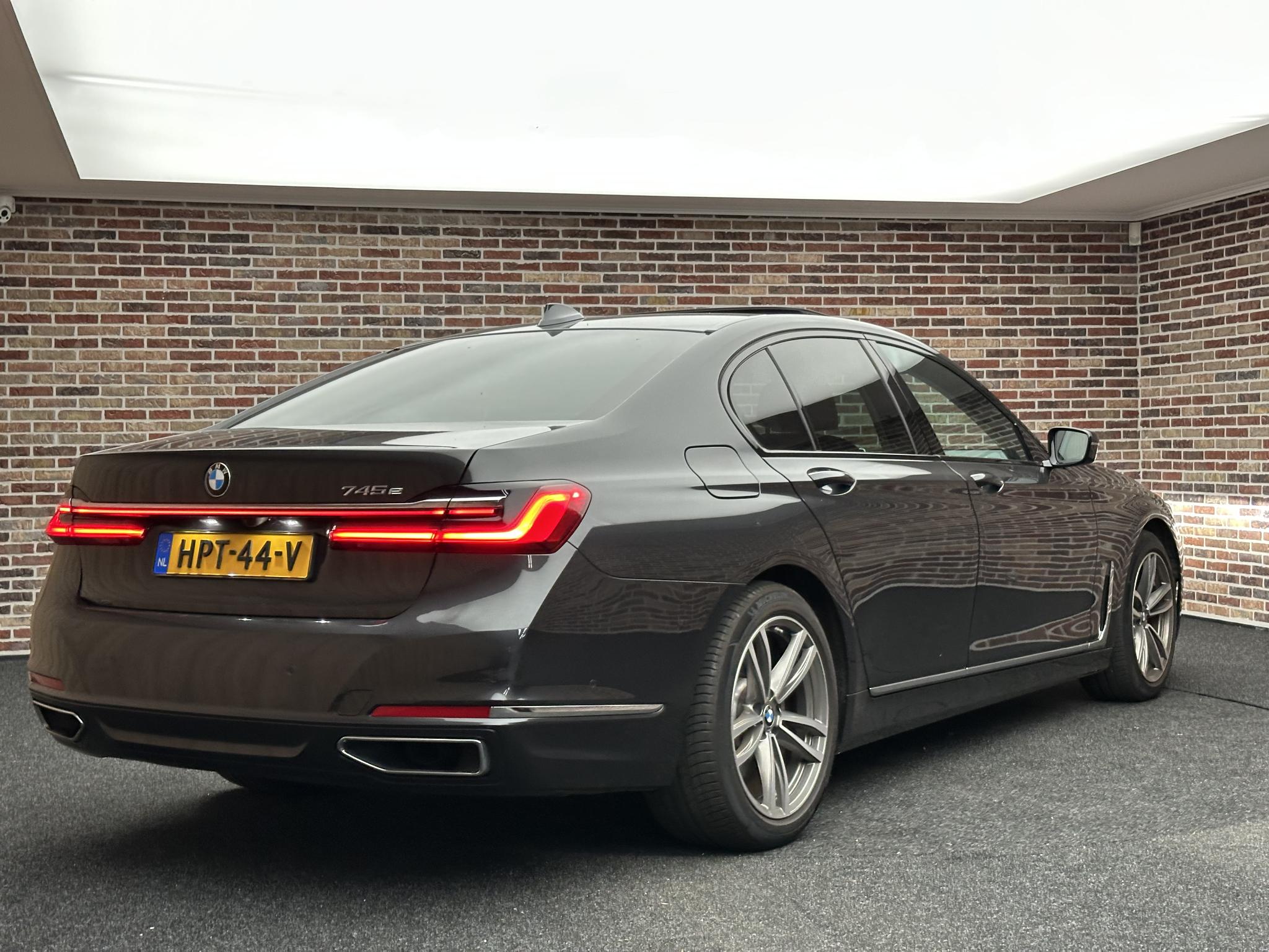 Foto van BMW 745e
