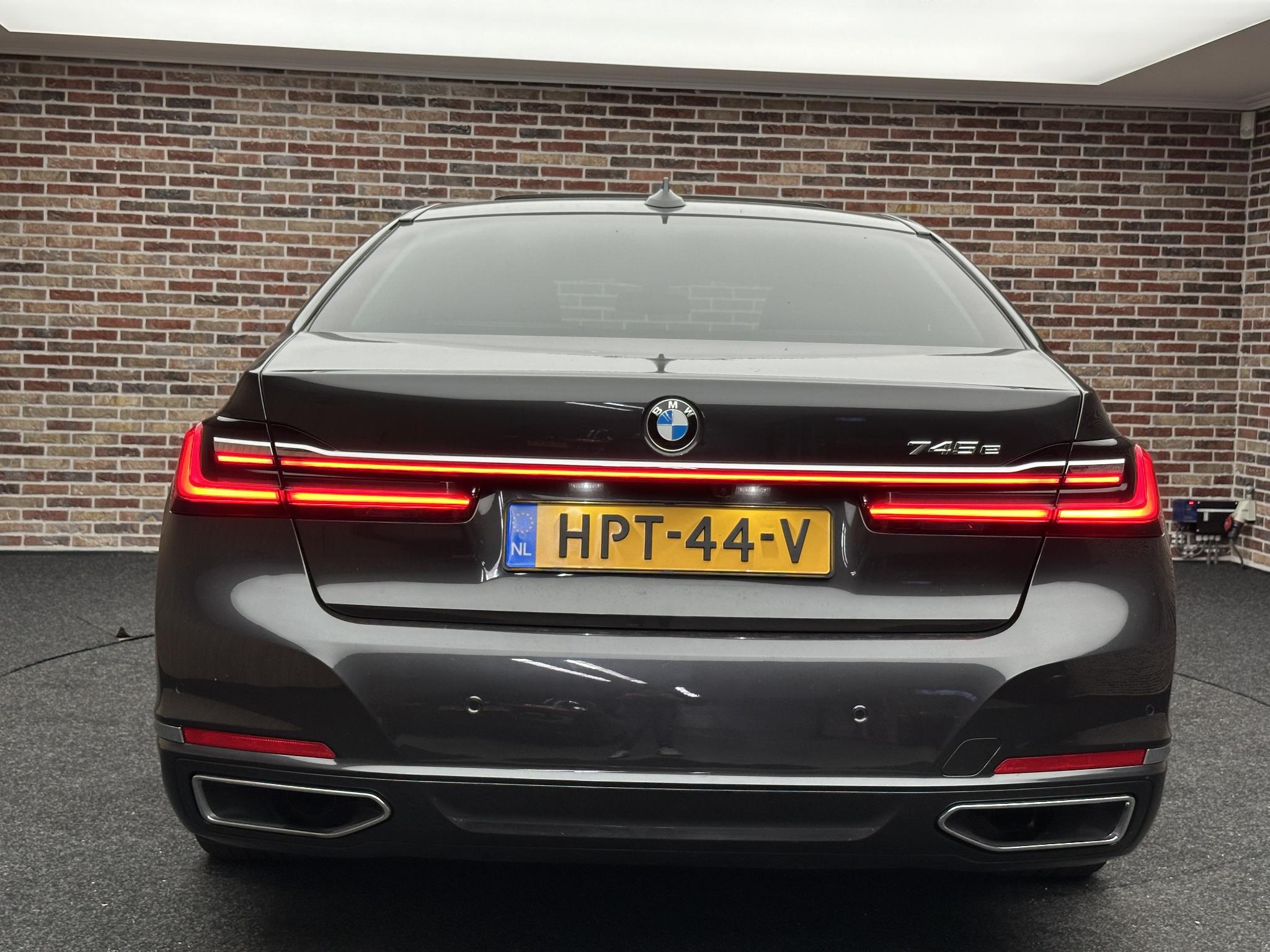Foto van BMW 745e