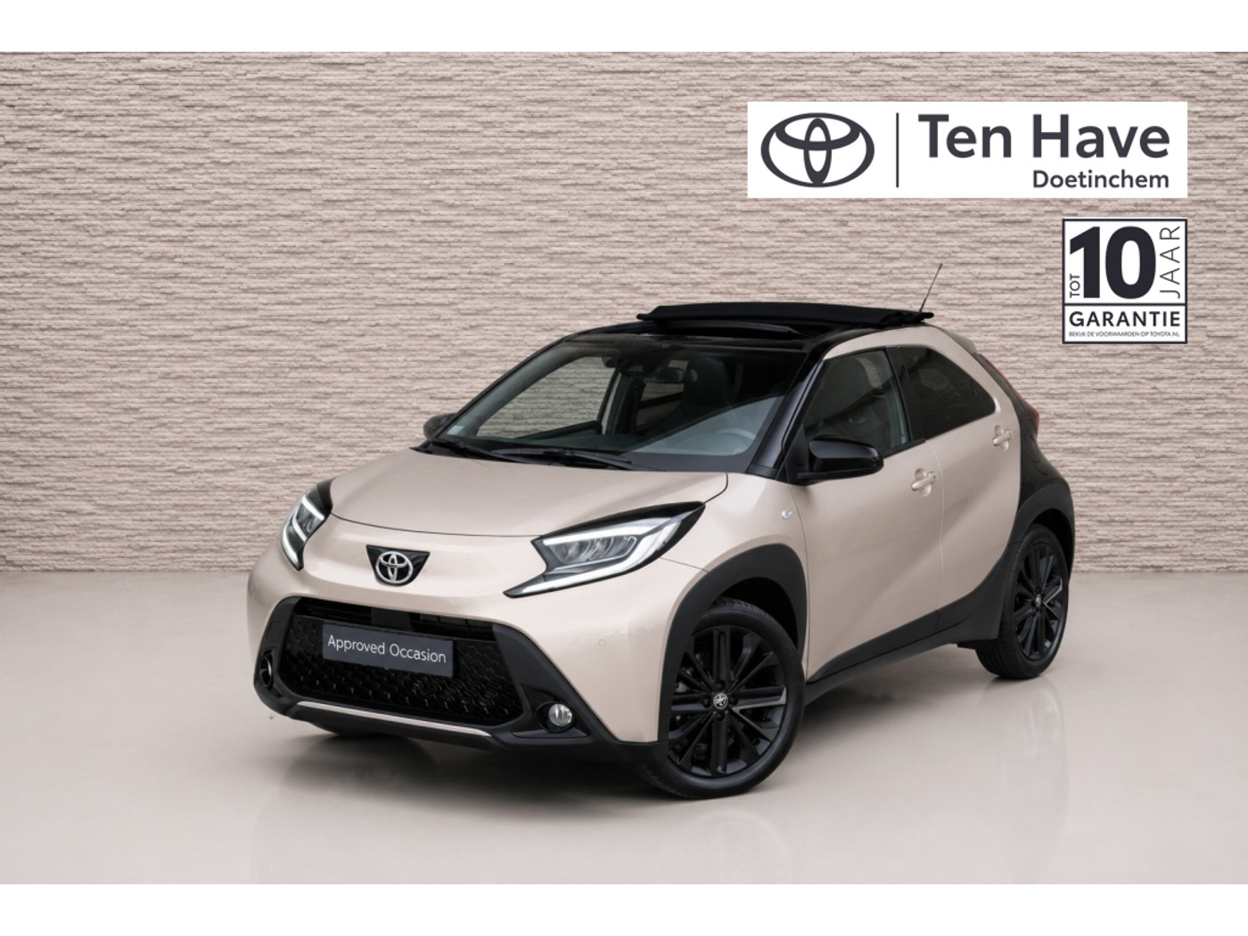 Toyota Toyota Aygo X 1.0 VVT-i MT Premium | 	JBL Audio met 4 speaker en subwoofer | Toyota Smart Connect® Services** | Stoelverwarming, beide voorstoelen  | Smart Entry | Stoelbekleding, deels leer ‘design Premium’ met ‘G 2025 - voorkant
