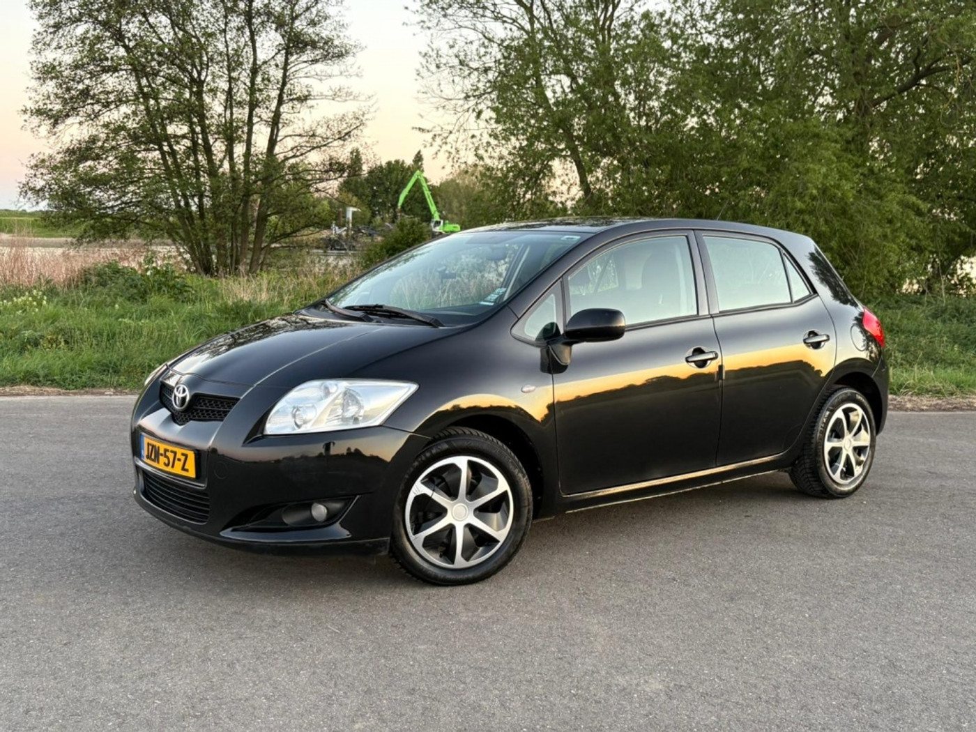 Toyota Toyota Auris 1.6 Terra NAVI Airco Cruise StoelVW Dealer Onderhouden 2007 - voorkant