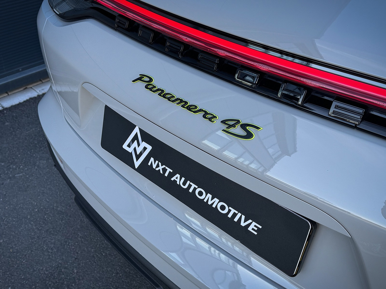 Foto van Porsche Panamera 4s E-hybrid
