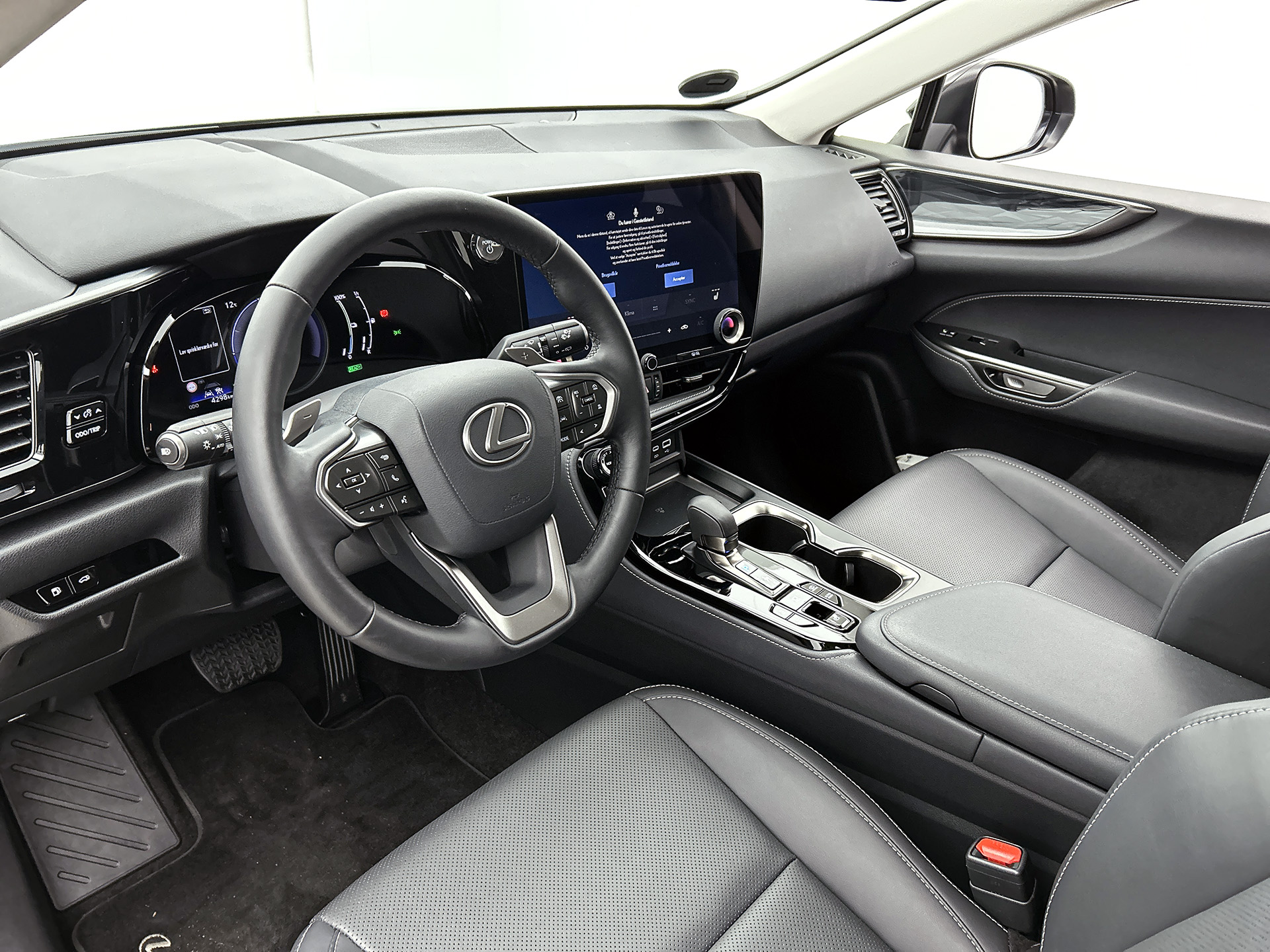 Foto van Lexus Lexus Nx450h+