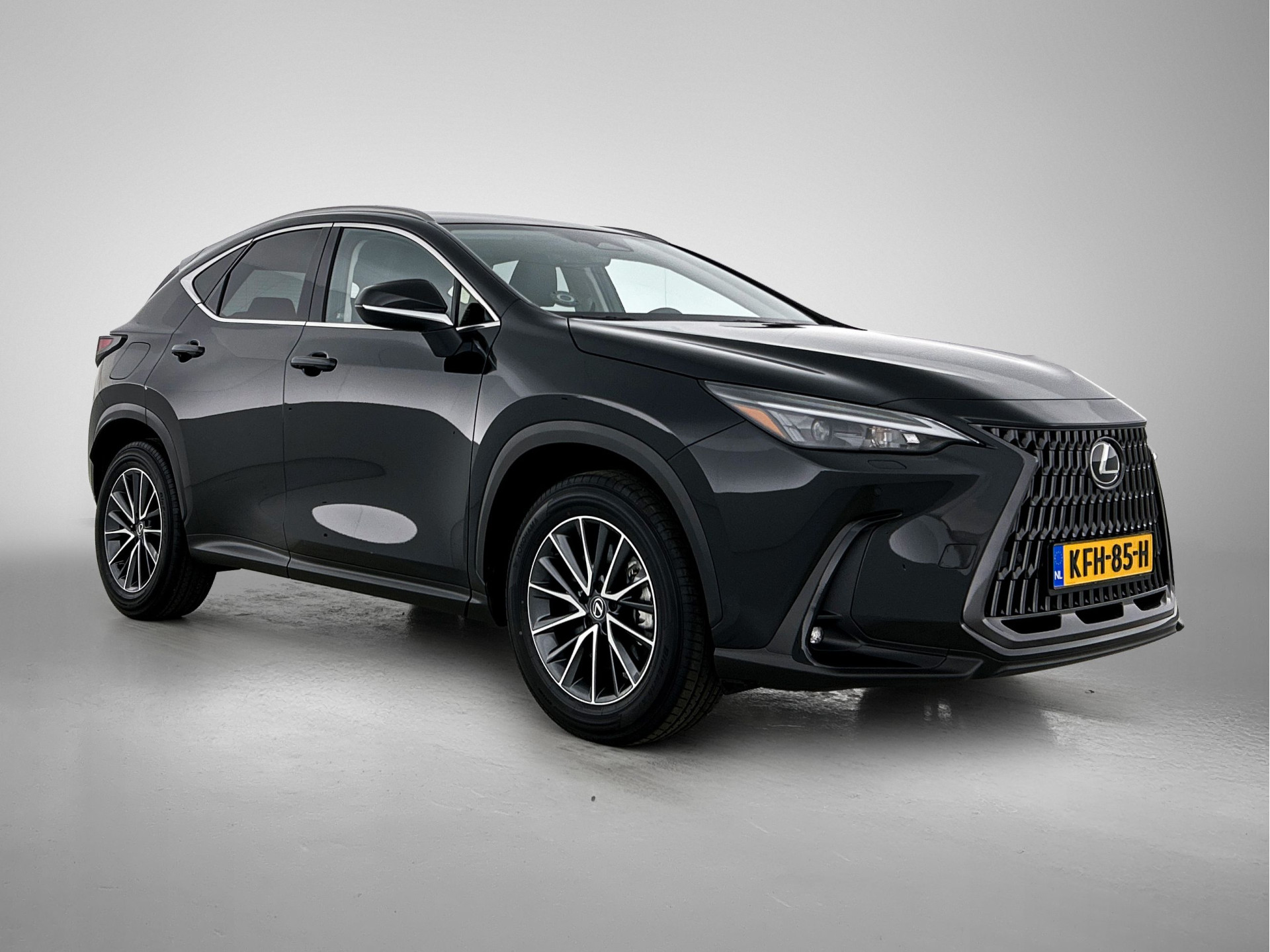 Foto van Lexus Lexus Nx450h+