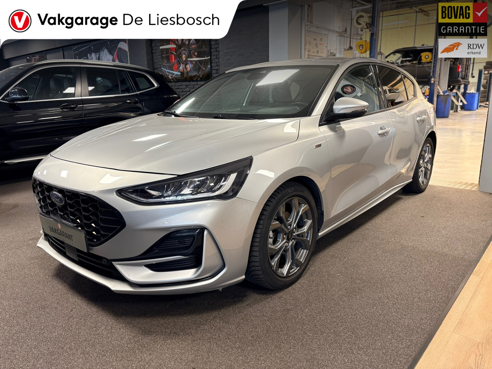Ford Focus 1.0 EcoBoost Hybrid ST Line / automaat / stuur en stoel verwarming / led 2023 - voorkant