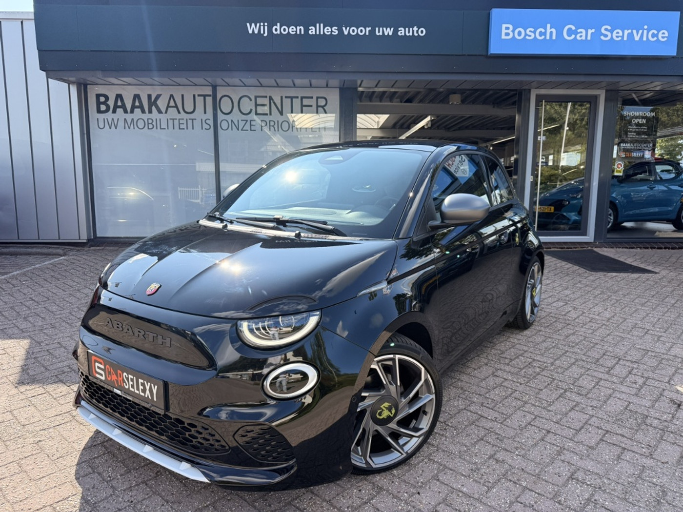 Abarth 500 Abarth Turismo 42 kWh | Panoramadak | Camera 2024 - voorkant
