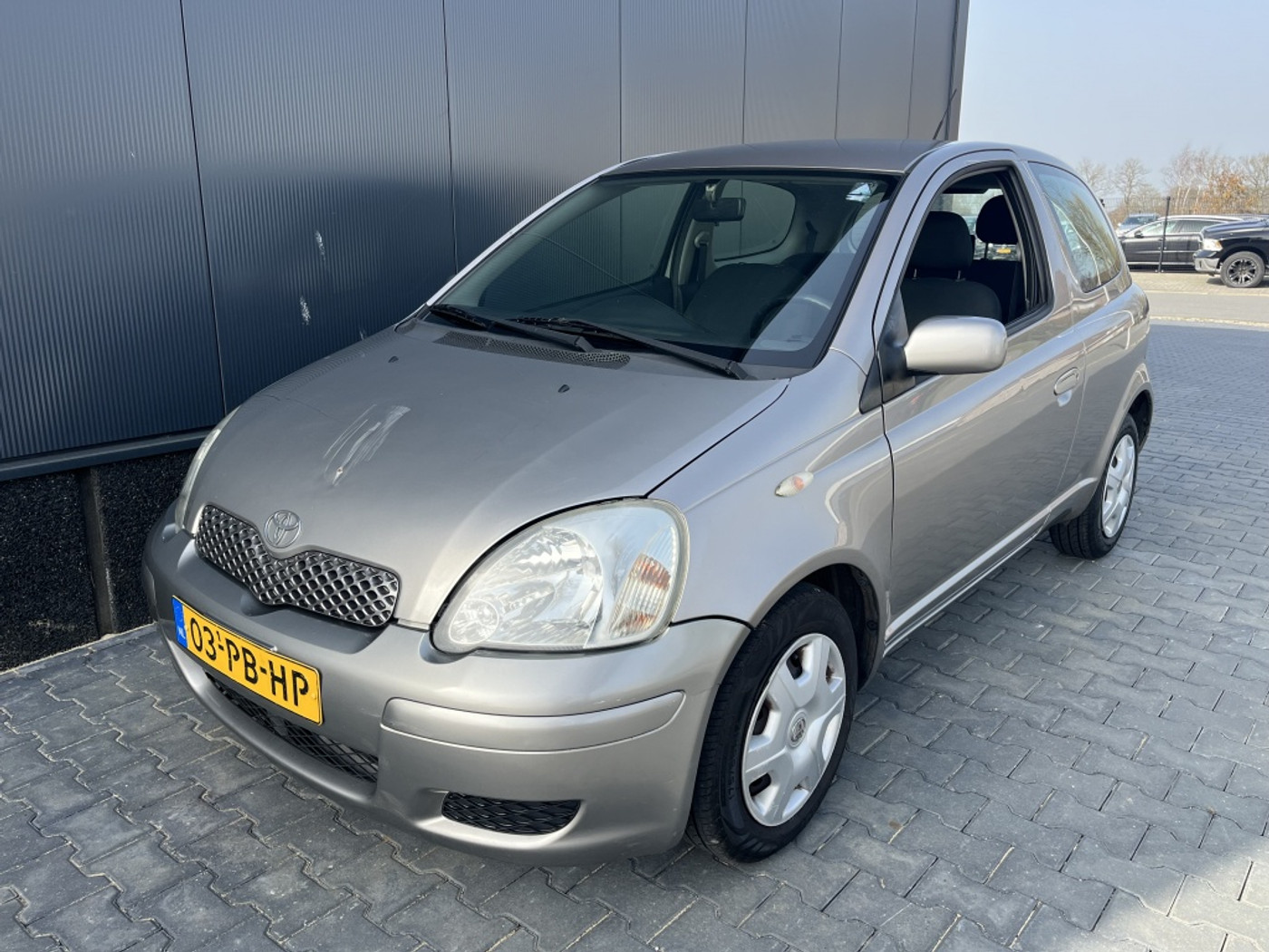 Toyota Yaris 1.3 VVT-i Sol AIRCO AUTOMAAT 2004 - voorkant