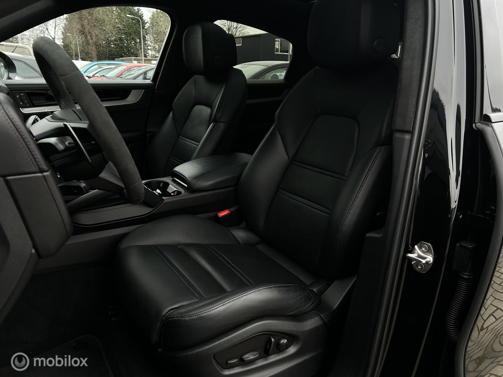 Foto van Porsche Cayenne E-hybrid