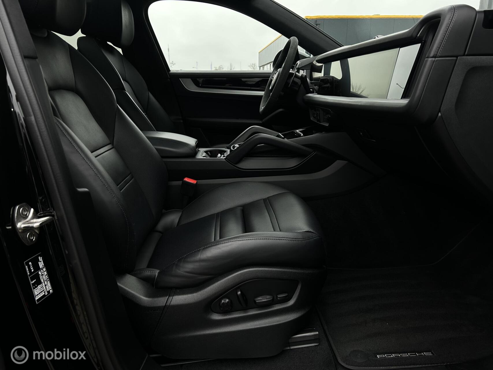 Foto van Porsche Cayenne E-hybrid