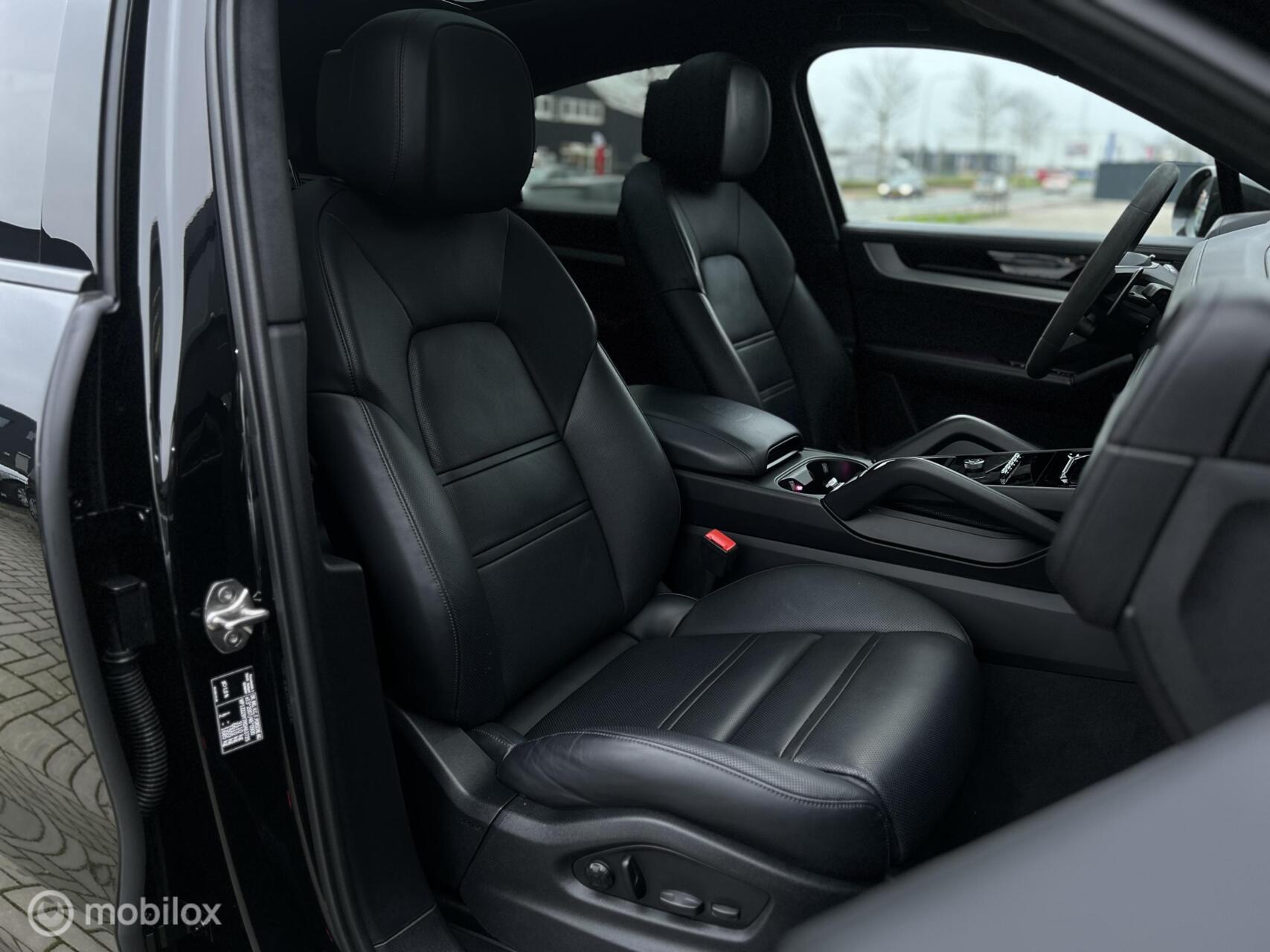 Foto van Porsche Cayenne E-hybrid
