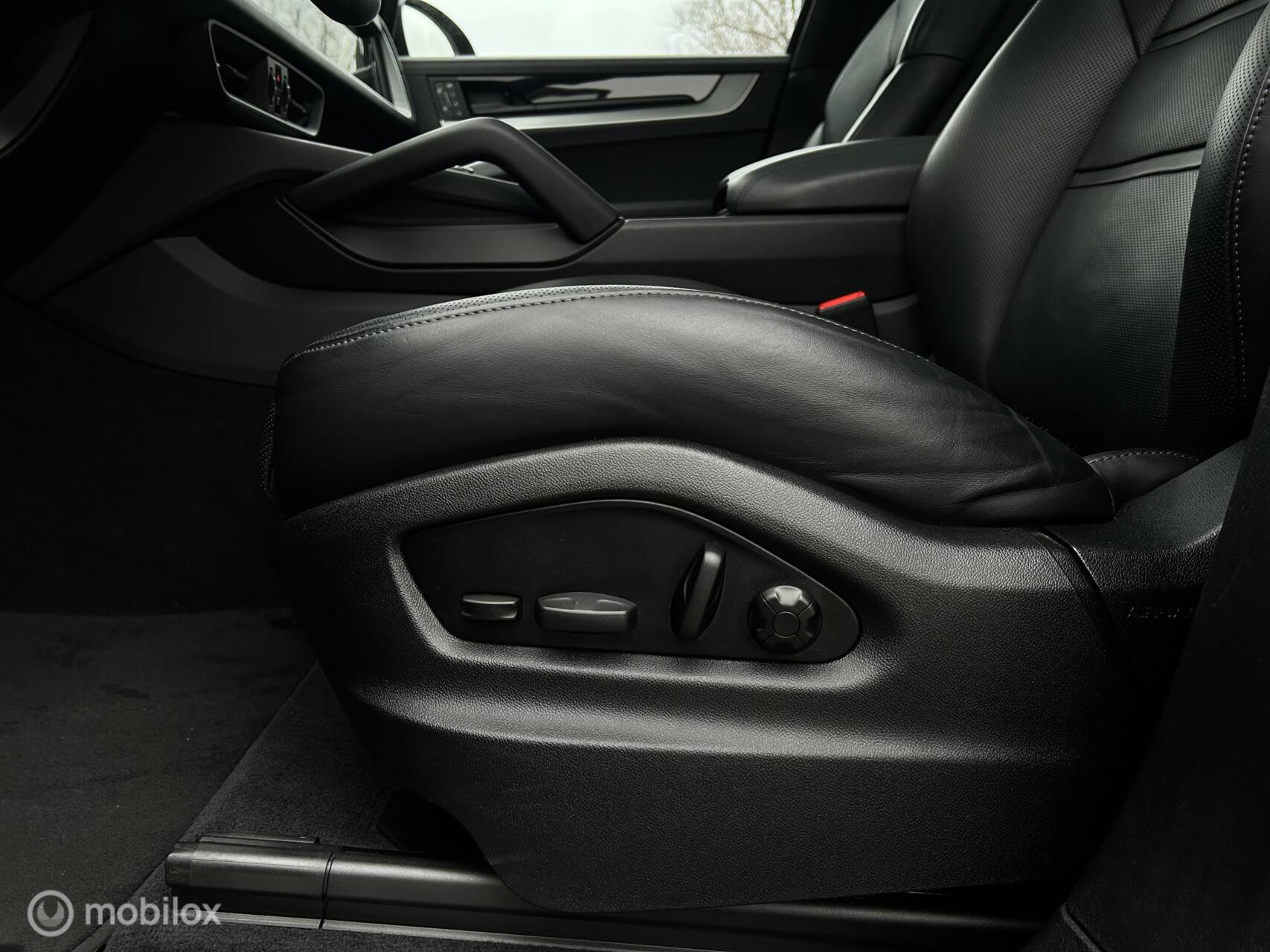 Foto van Porsche Cayenne E-hybrid