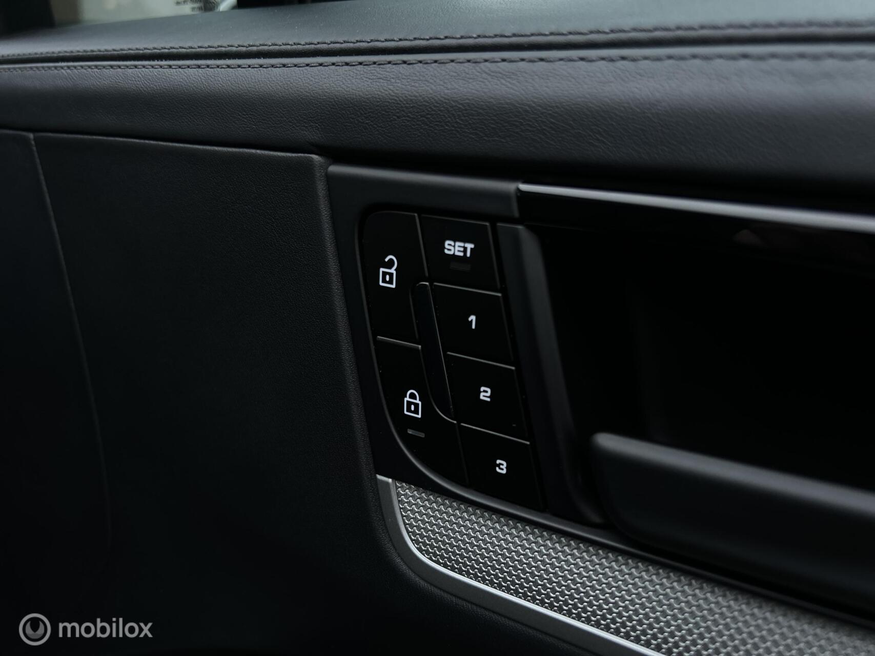 Foto van Porsche Cayenne E-hybrid