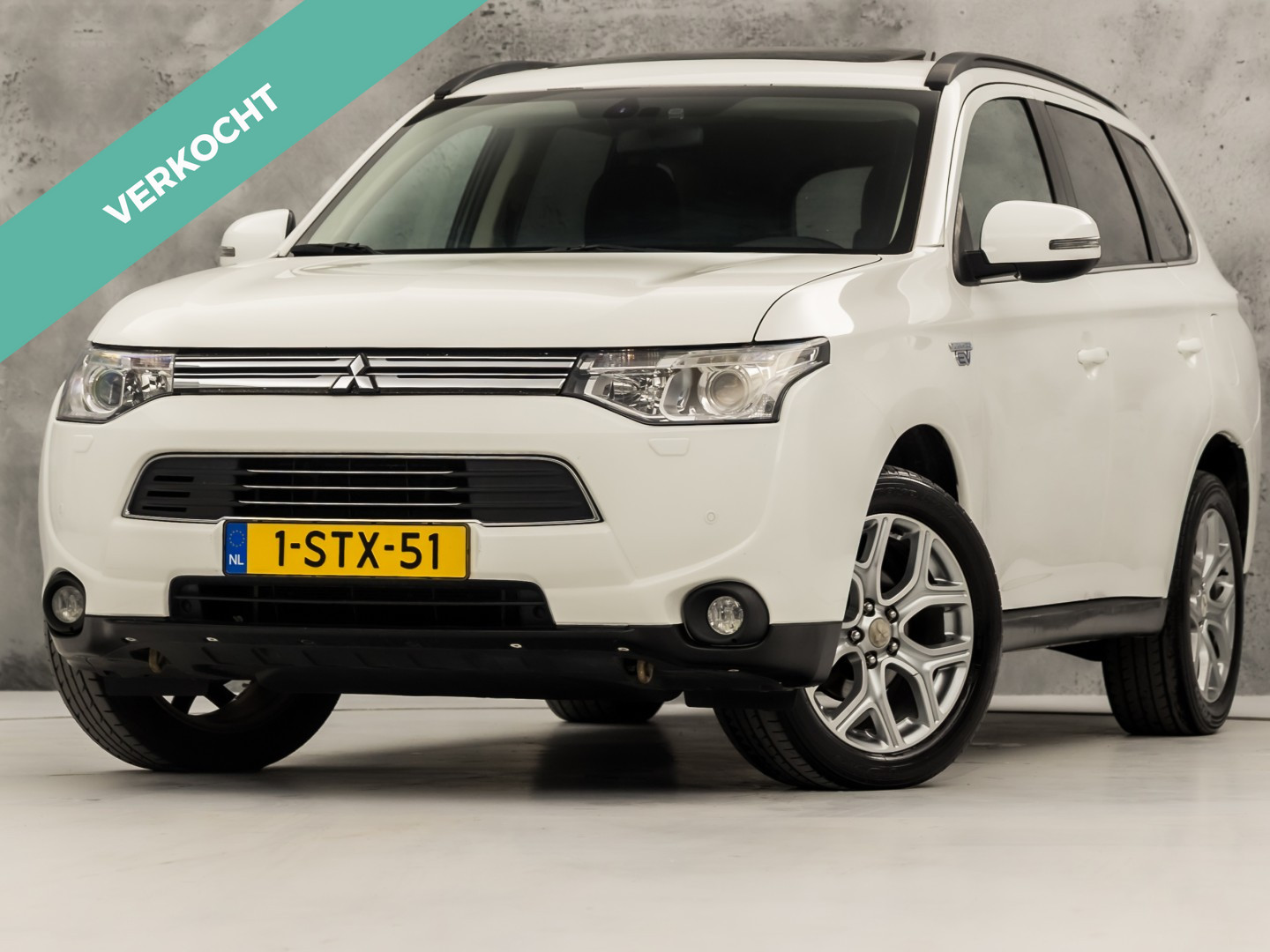 Mitsubishi Mitsubishi Outlander 2.0 PHEV Deluxe 2013 - voorkant