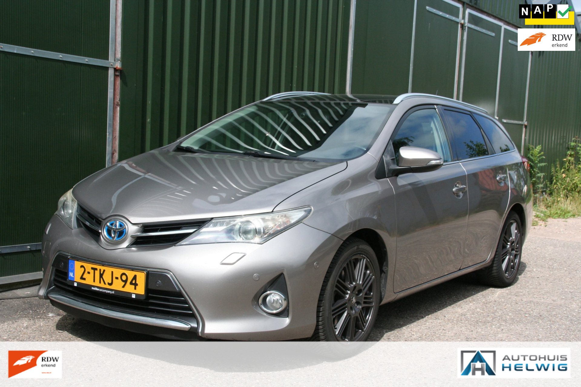 Toyota Toyota Auris 1.8 Hybrid Executive LEER PANORAMADAK NAVIGATIE STOELVERW. 2014 - voorkant