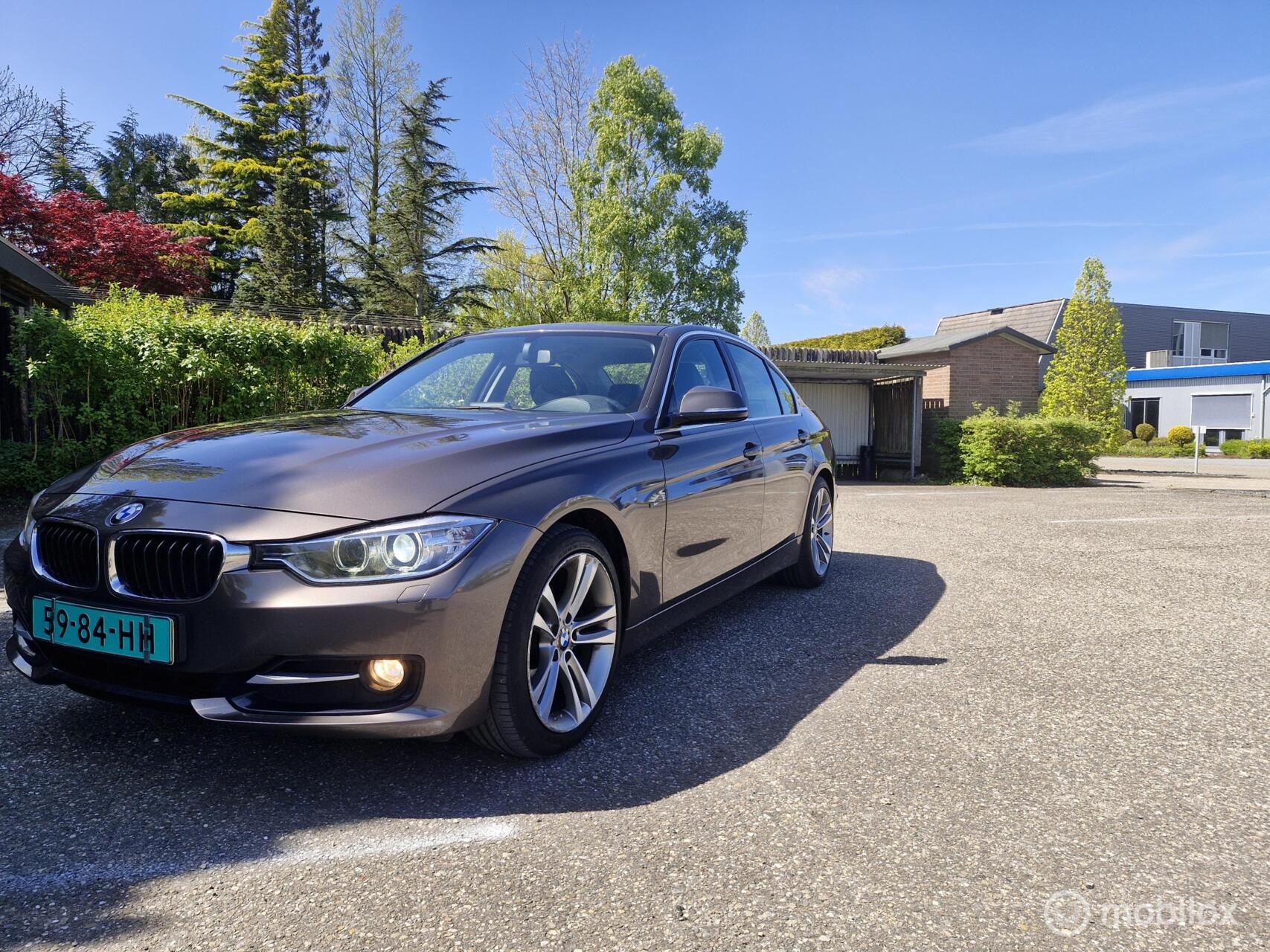 BMW 3er Reihe 316i Executive Edition 2014 - voorkant
