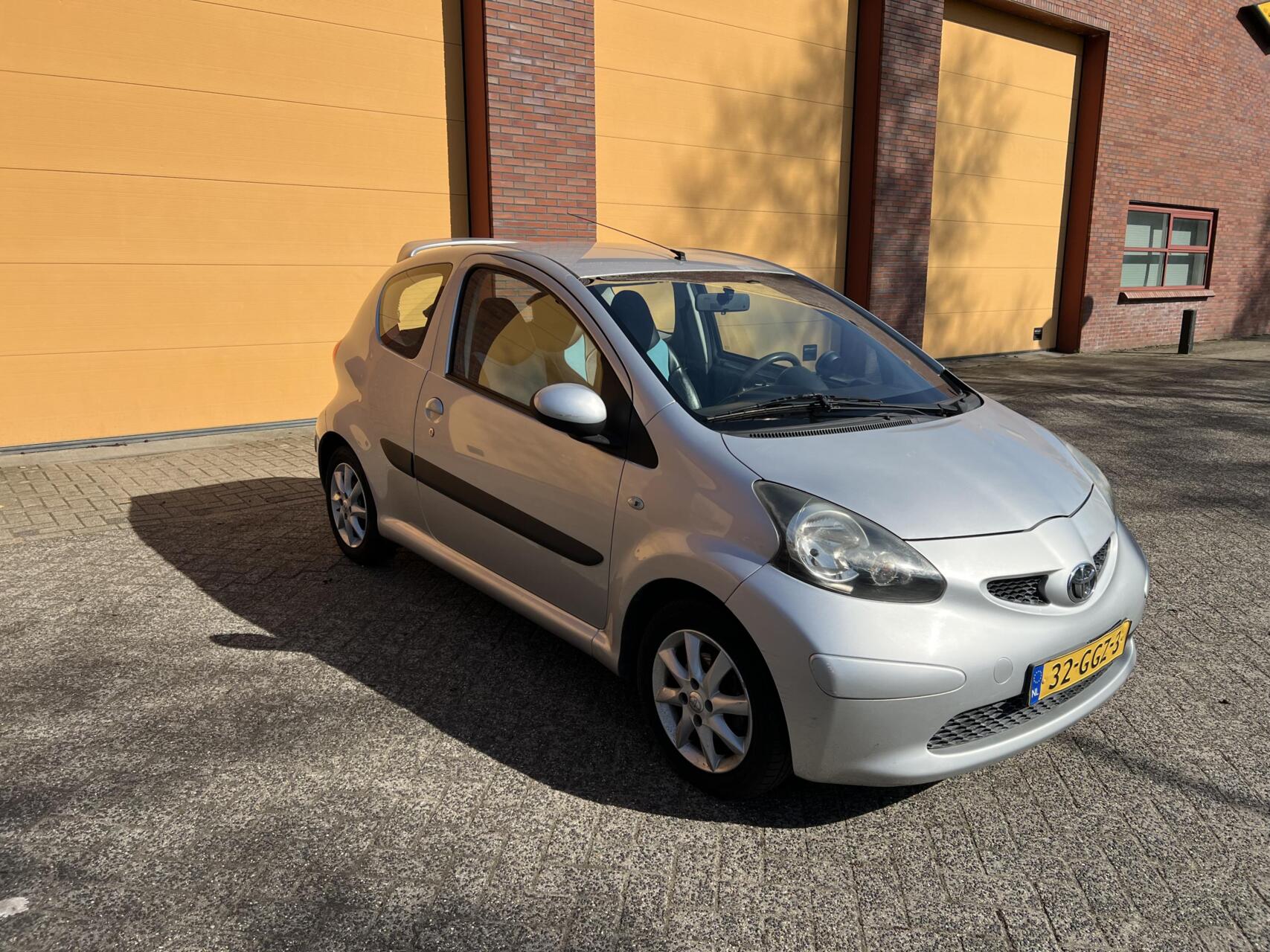 Toyota Toyota Aygo 1.0-12V + 2008 - voorkant