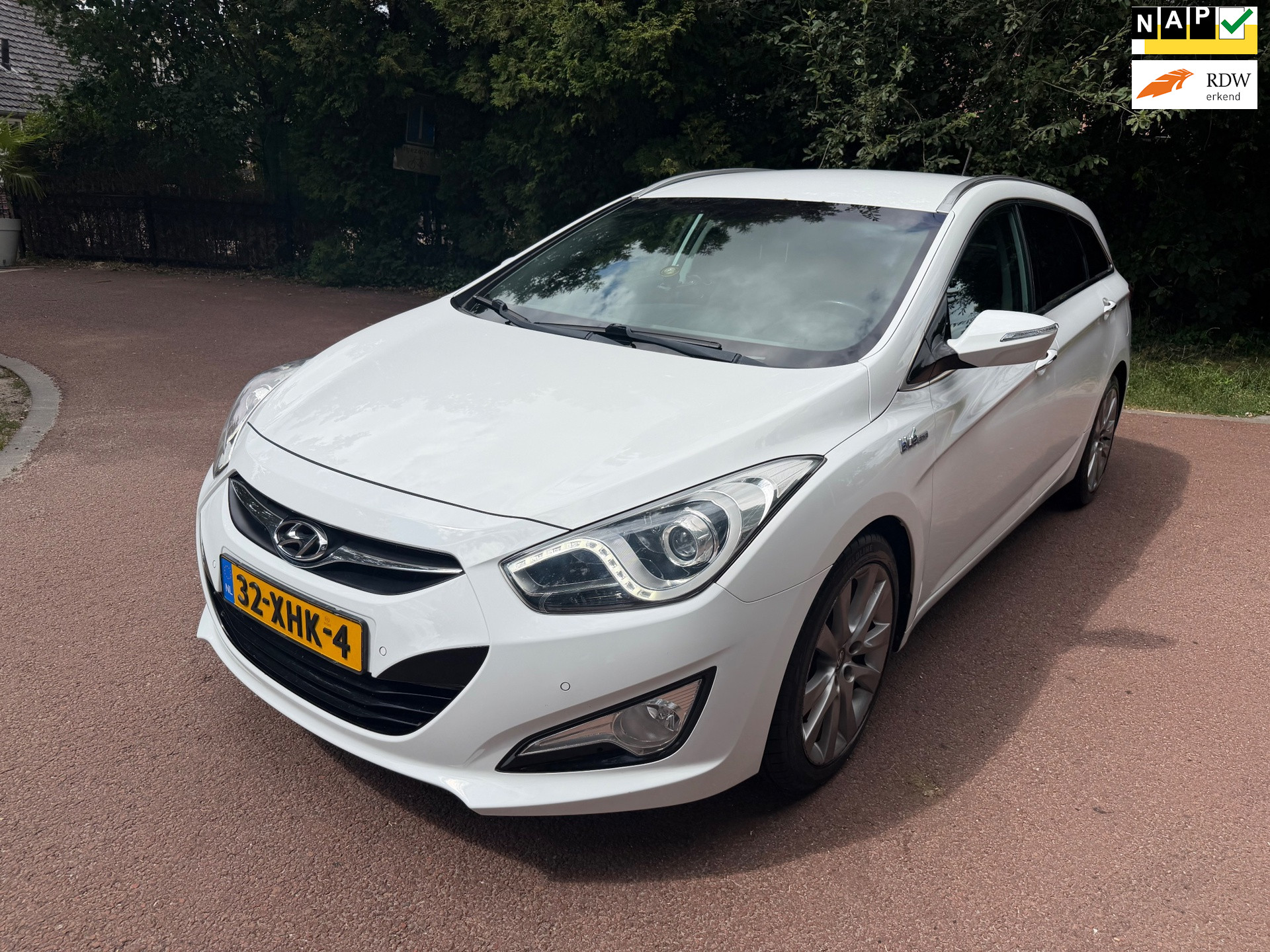 Hyundai I40 1.6 GDI Blue Business Edition / Navi / Airco / Nap / Led / Apk 2012 - voorkant