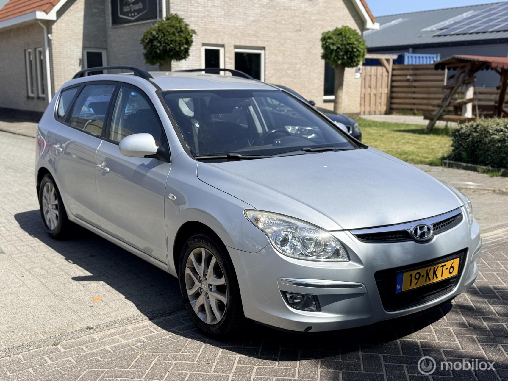 Hyundai I 30cw 1.6i Dynamic 2010 - voorkant