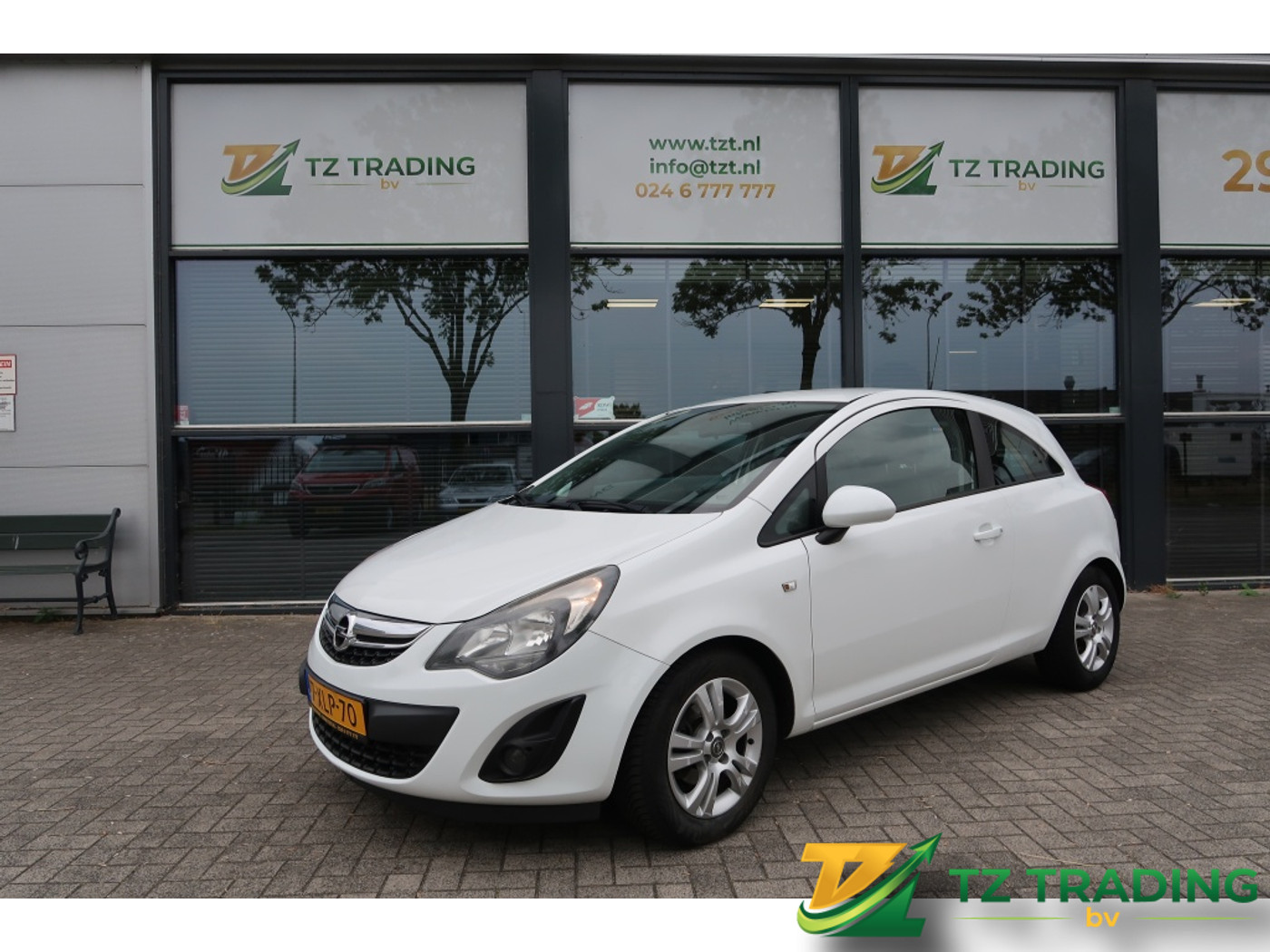 Opel Corsa 1.3 CDTi EcoFlex S/S Business+, Navi, Nwe APK 2014 - voorkant
