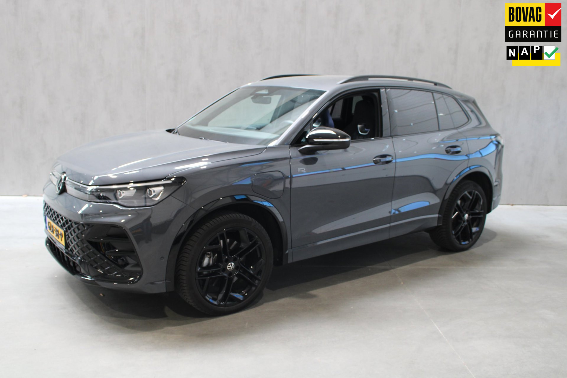 Volkswagen Tiguan 1.5 eHybrid R-Line Camera/Trekhaak/Black pakket/R-line Prijs is rijklaar 2024 - voorkant