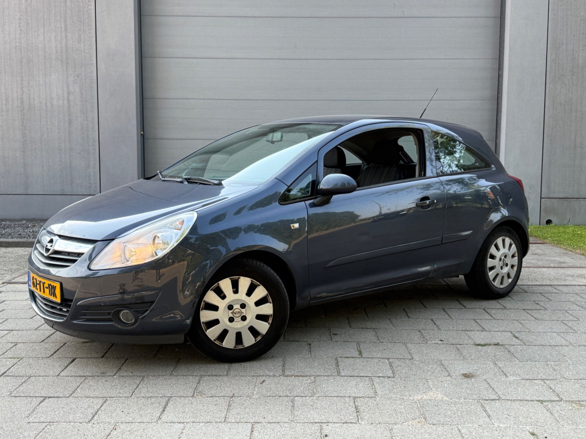 Opel Corsa 1.4-16V Enjoy (AUTOMAAT, INRUILKOOPJE, ZIE FOTO SCHADE) 2007 - voorkant