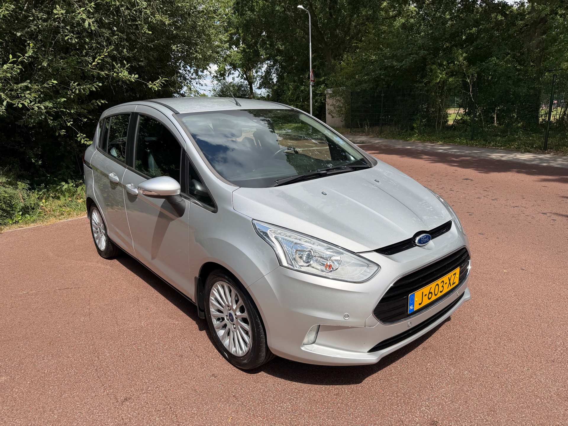 Foto van Ford B-max