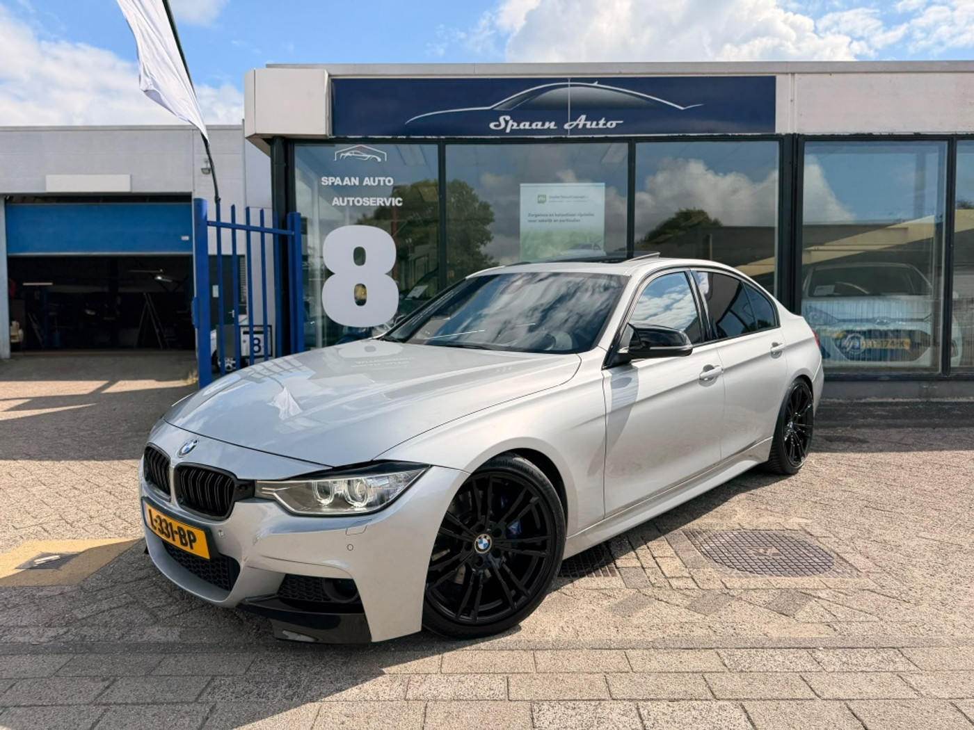 BMW 335i xDrive 335i xDrive High Ex. 2013 - voorkant